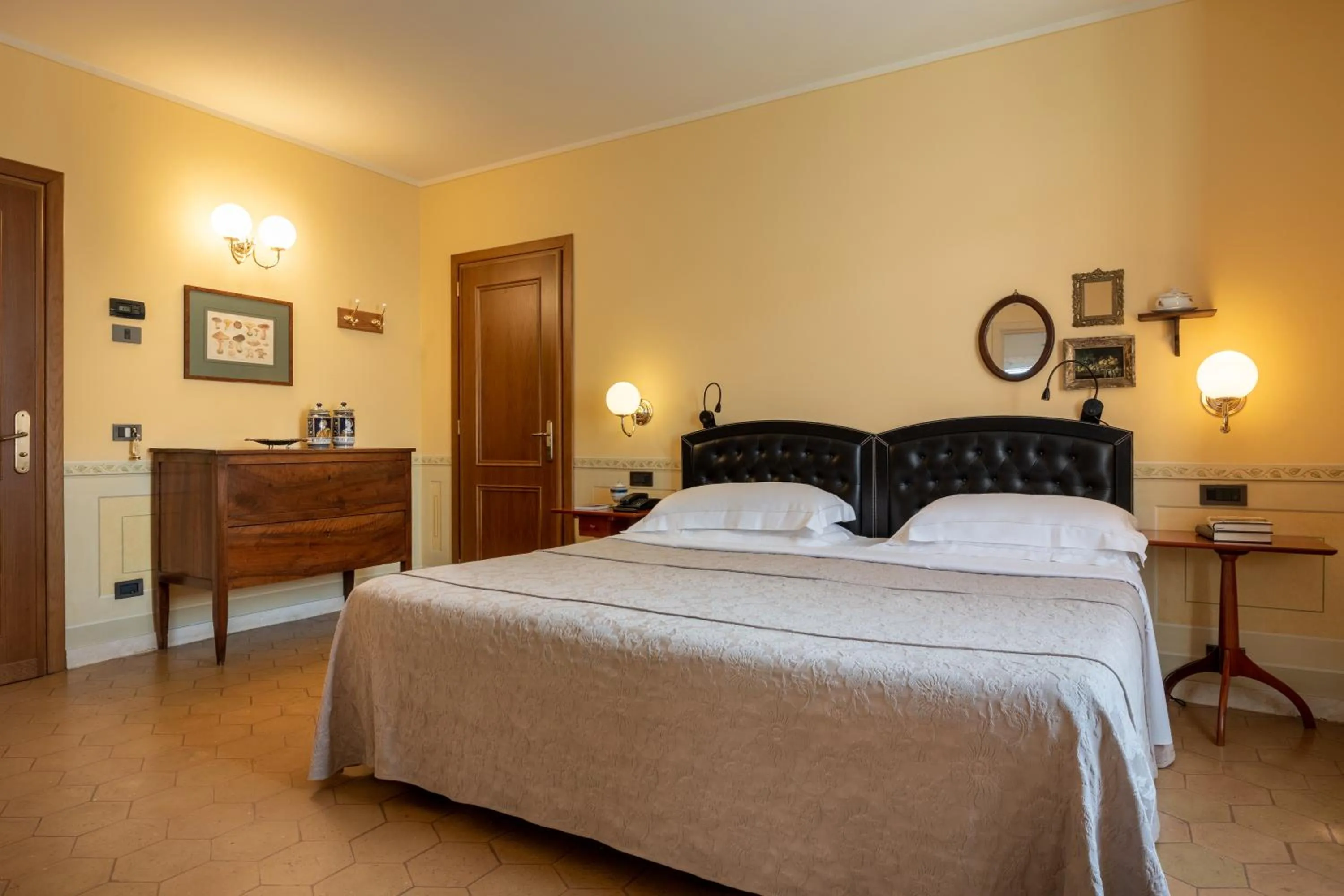 Bed in Hotel San Luca