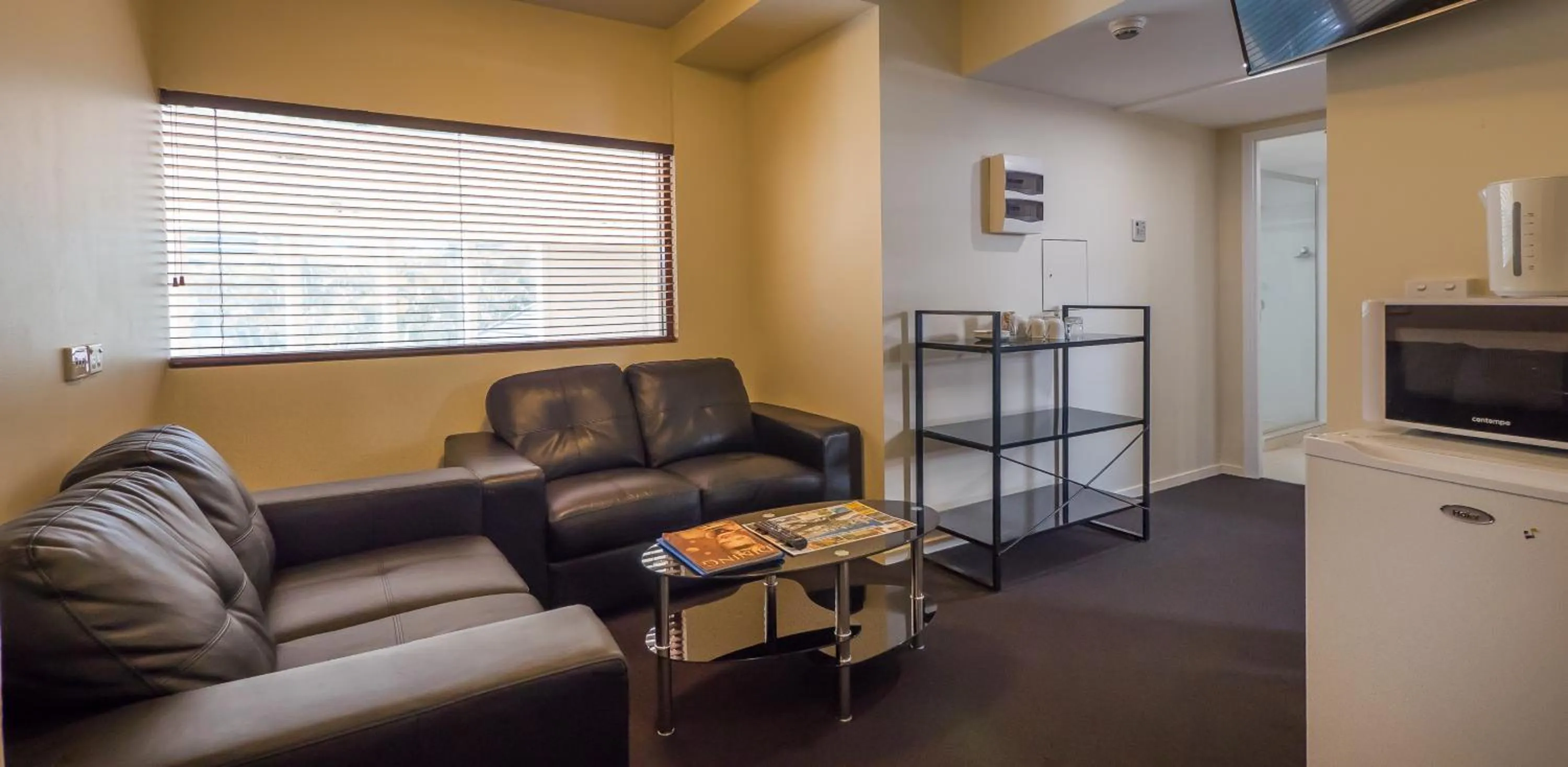 Budget Two Bedroom Hotel Room in Broadbeach Savannah Resort