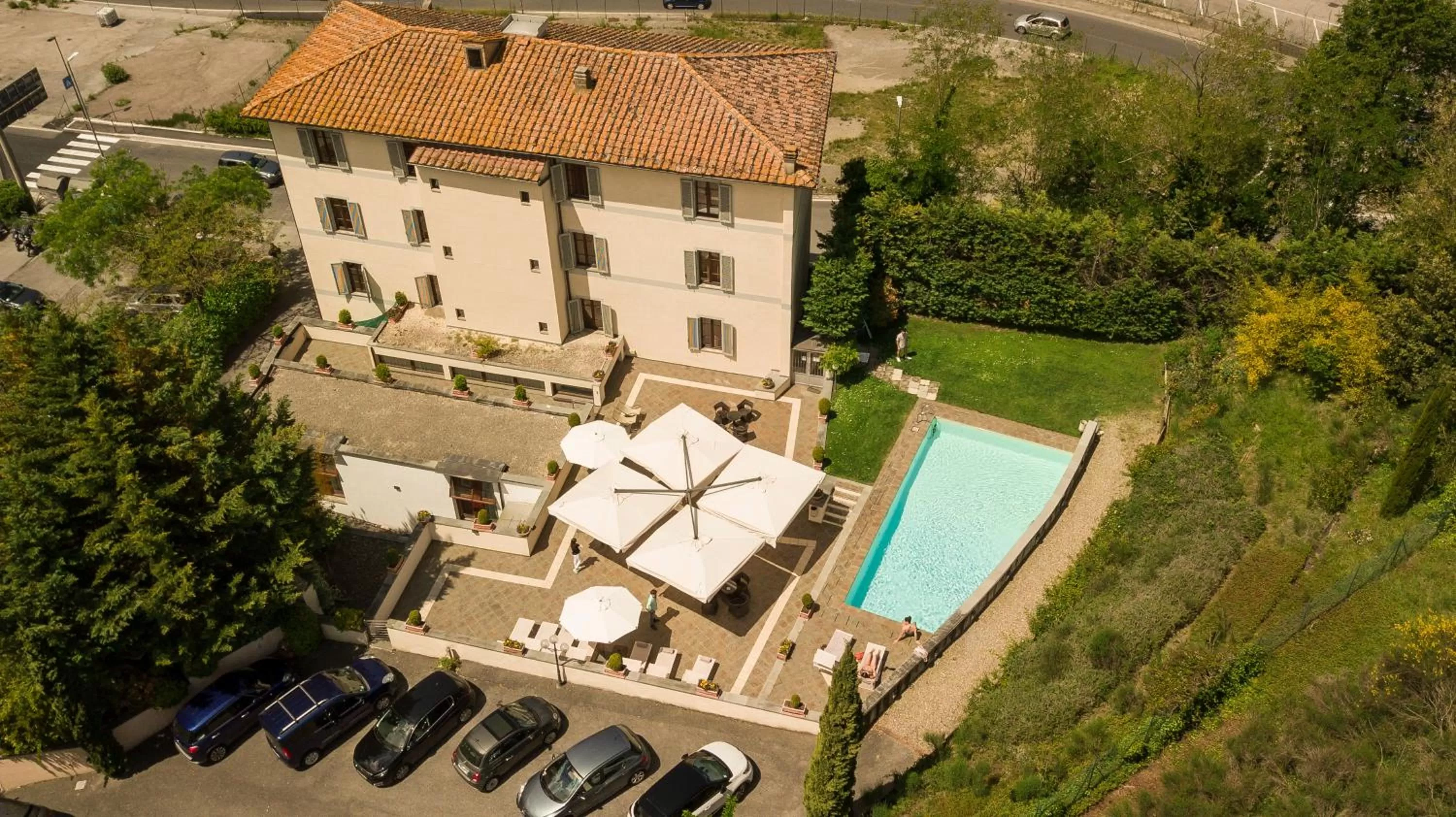 Property building in Hotel La Colonna