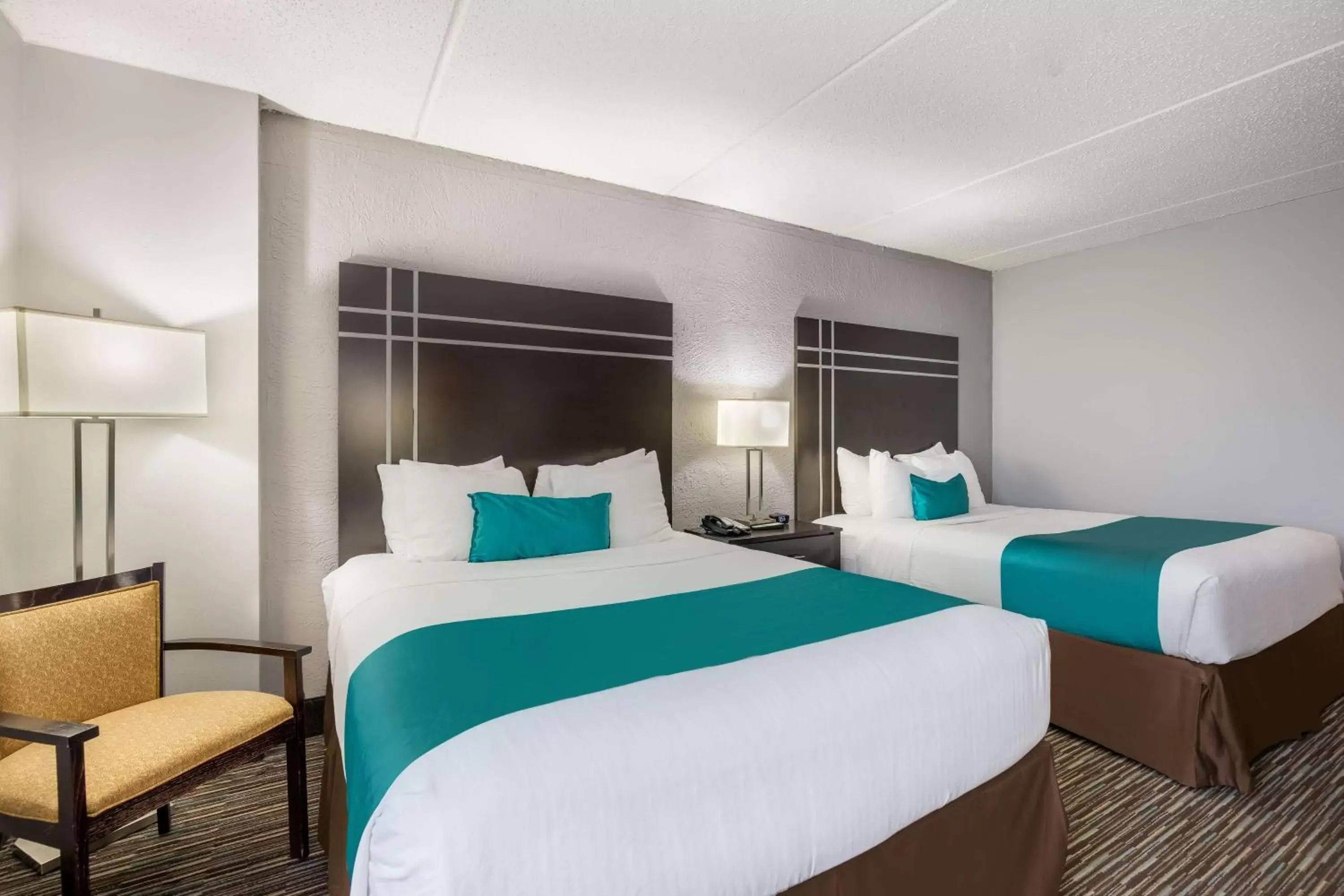 Queen Room with Two Queen Beds and Bath Tub - Disability Access in Best Western Waukesha Grand Queen Room with Two Queen Beds and Bath Tub - Disability Access in Best Western Waukesha Grand