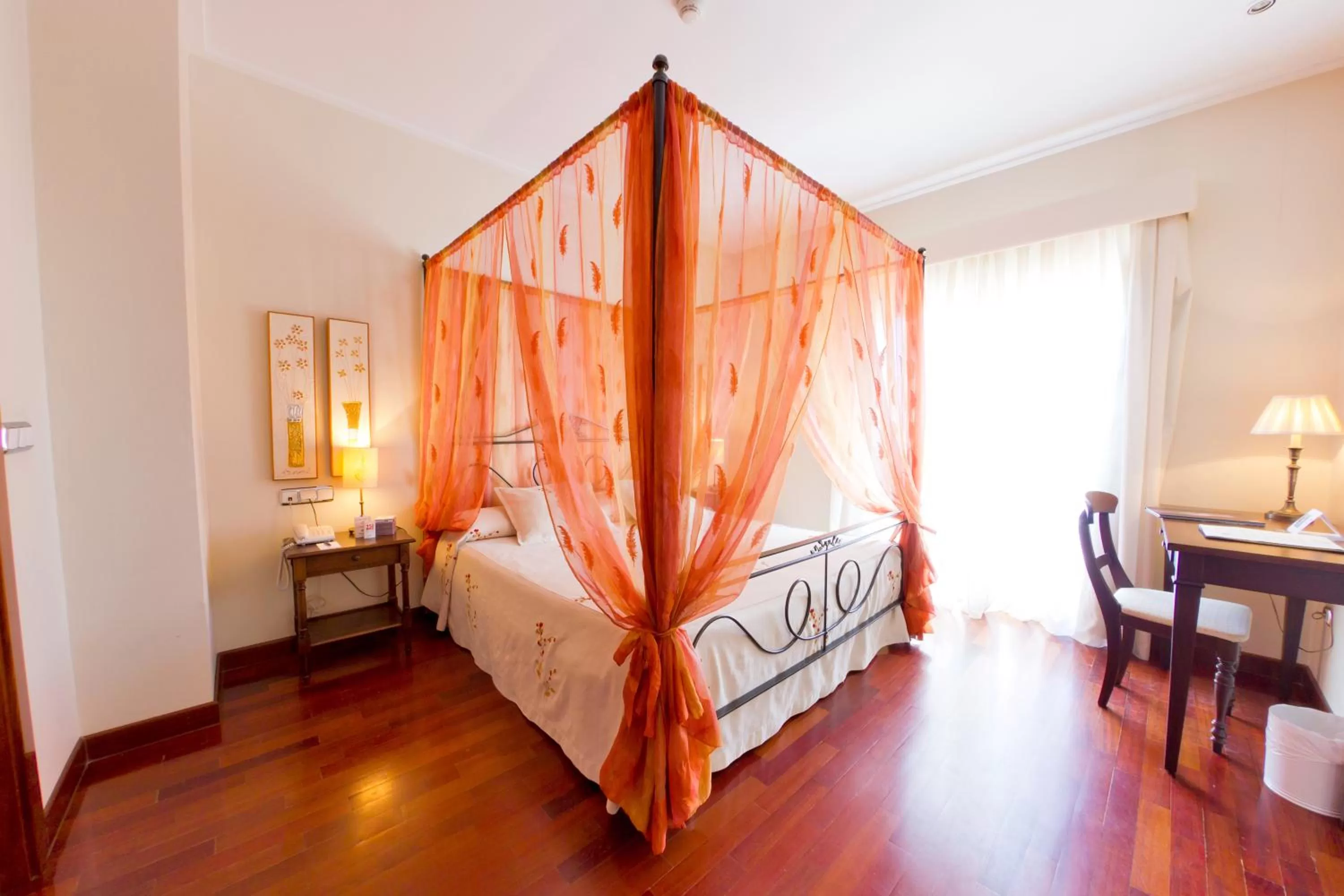 Bedroom, Bed in Hotel Traíña