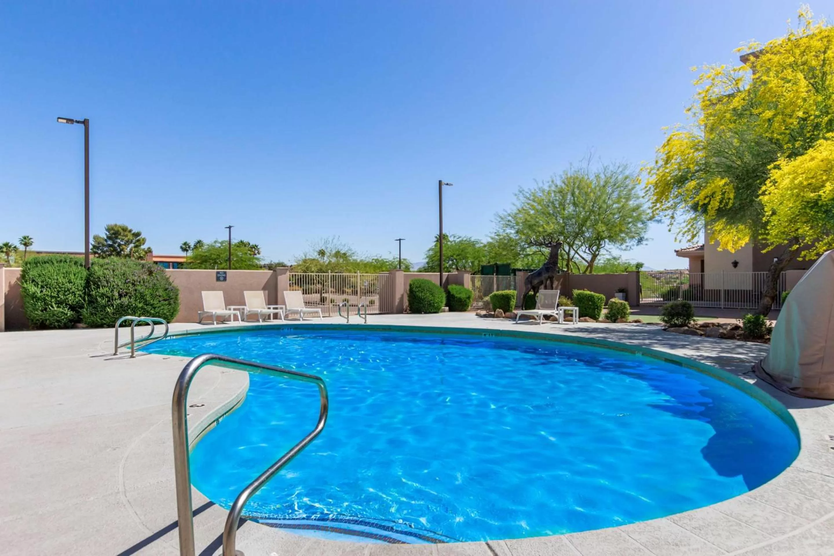 Pool view in Fountain Park Hotel BW Signature Collection
