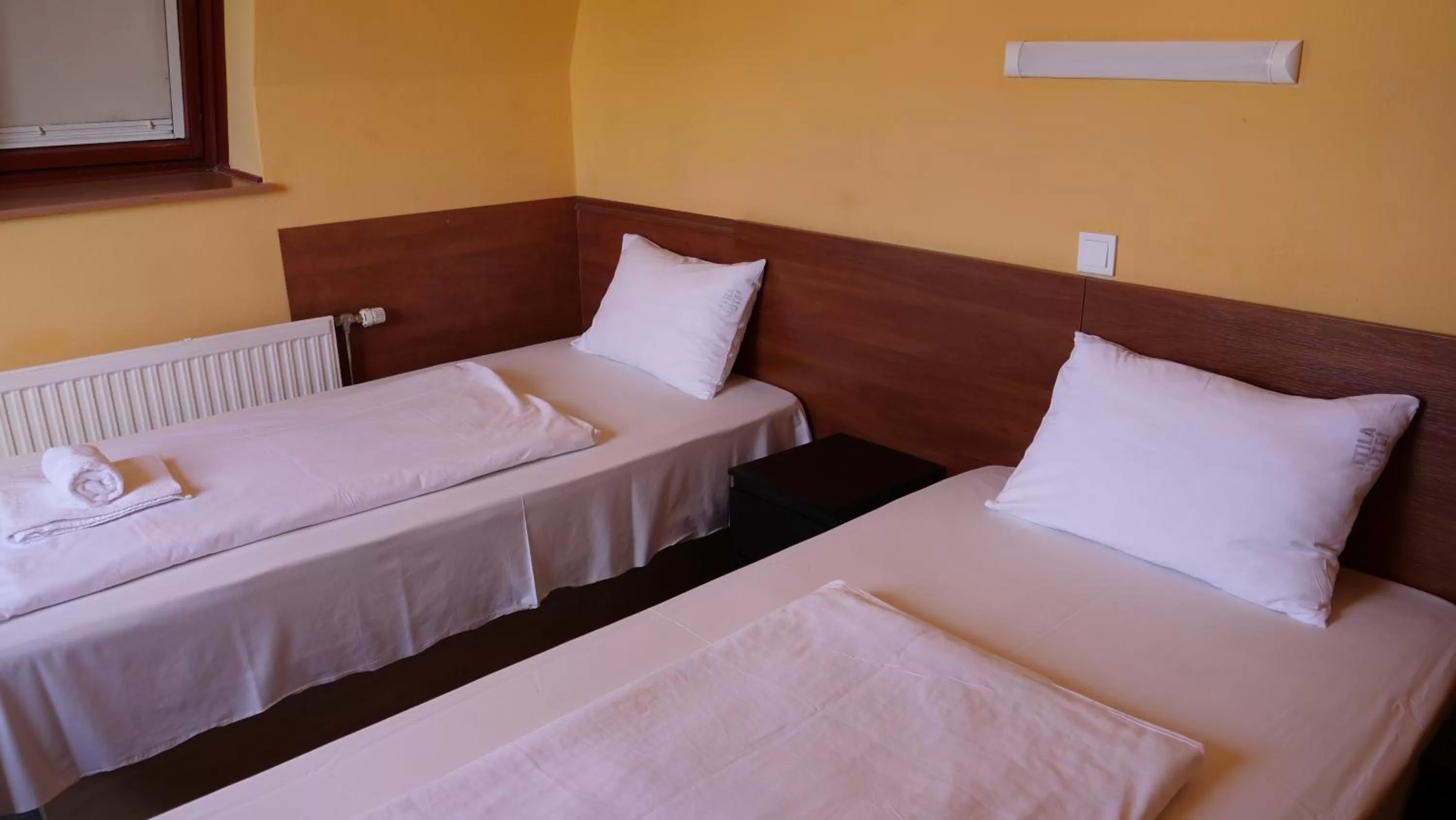 Property building, Bed in Attila Hotel Budapest