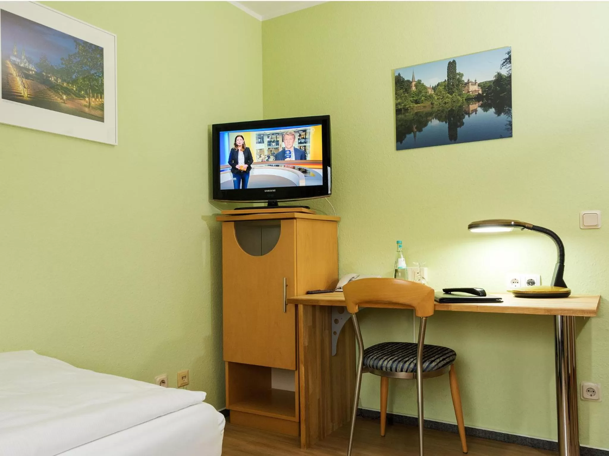 Bed in Hotel & Wirtshaus Hansen