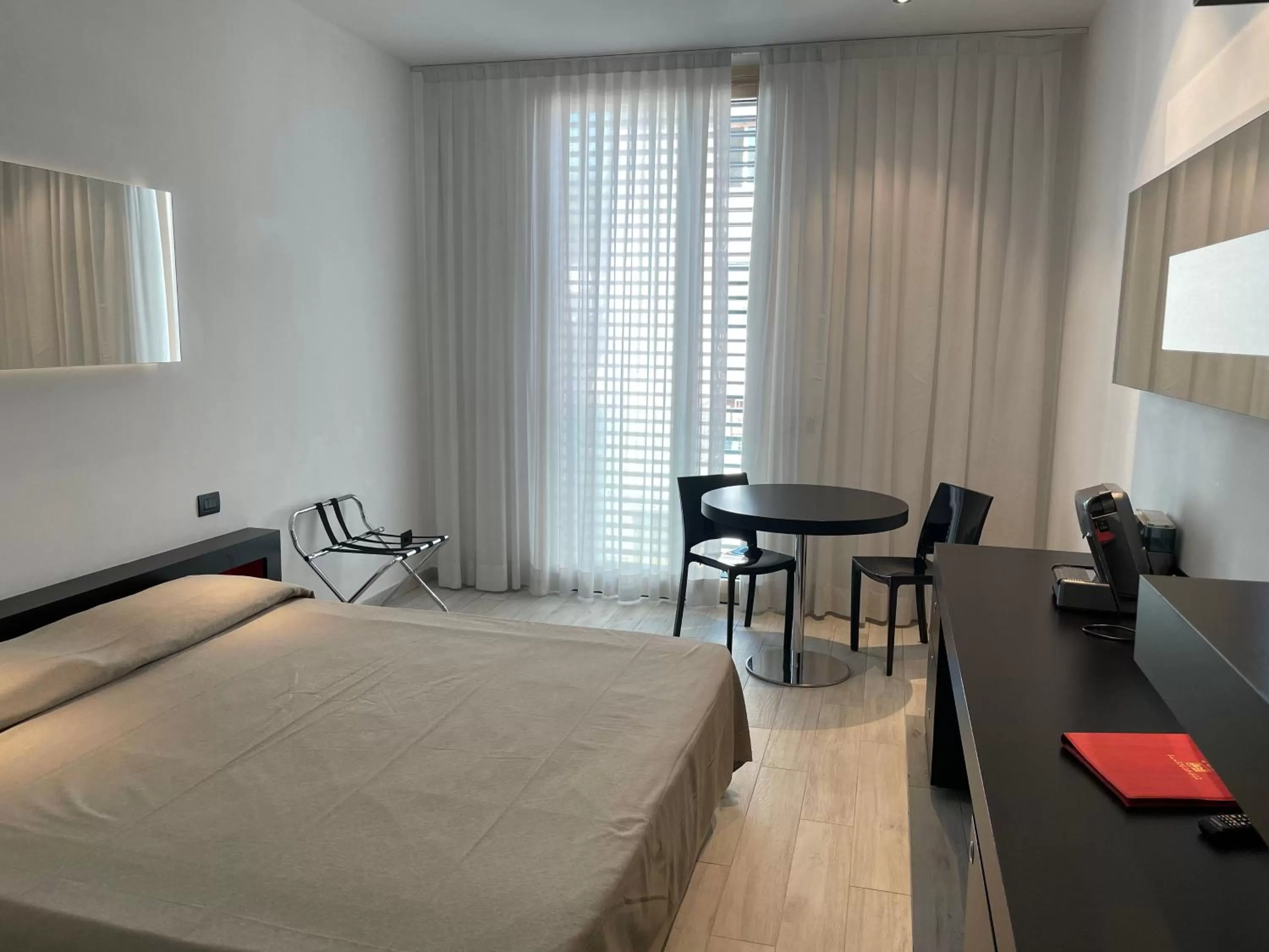 Photo of the whole room, Bed in Blue Shades Hotel