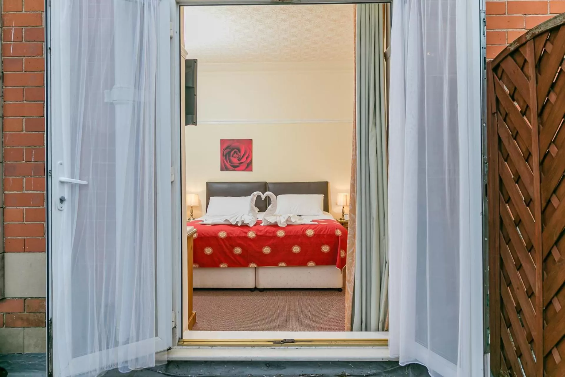 Photo of the whole room, Bed in Skegness The Royal Hotel