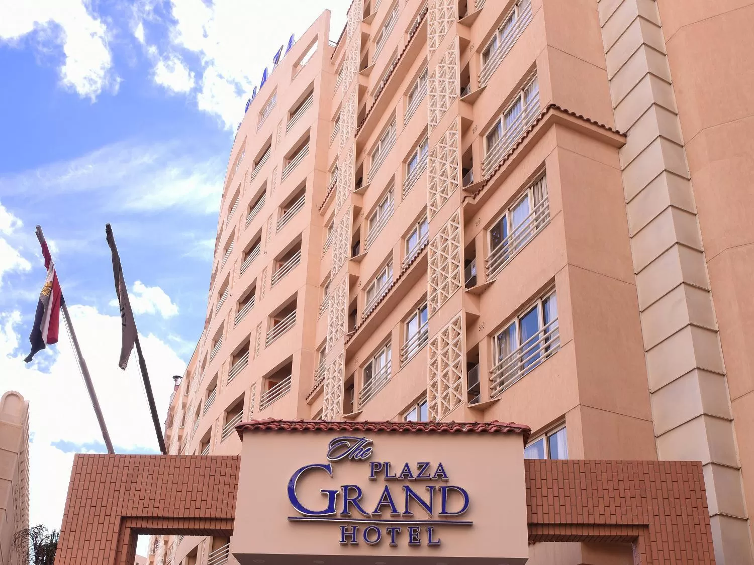 Facade/entrance in The Grand Plaza Hotel Smouha