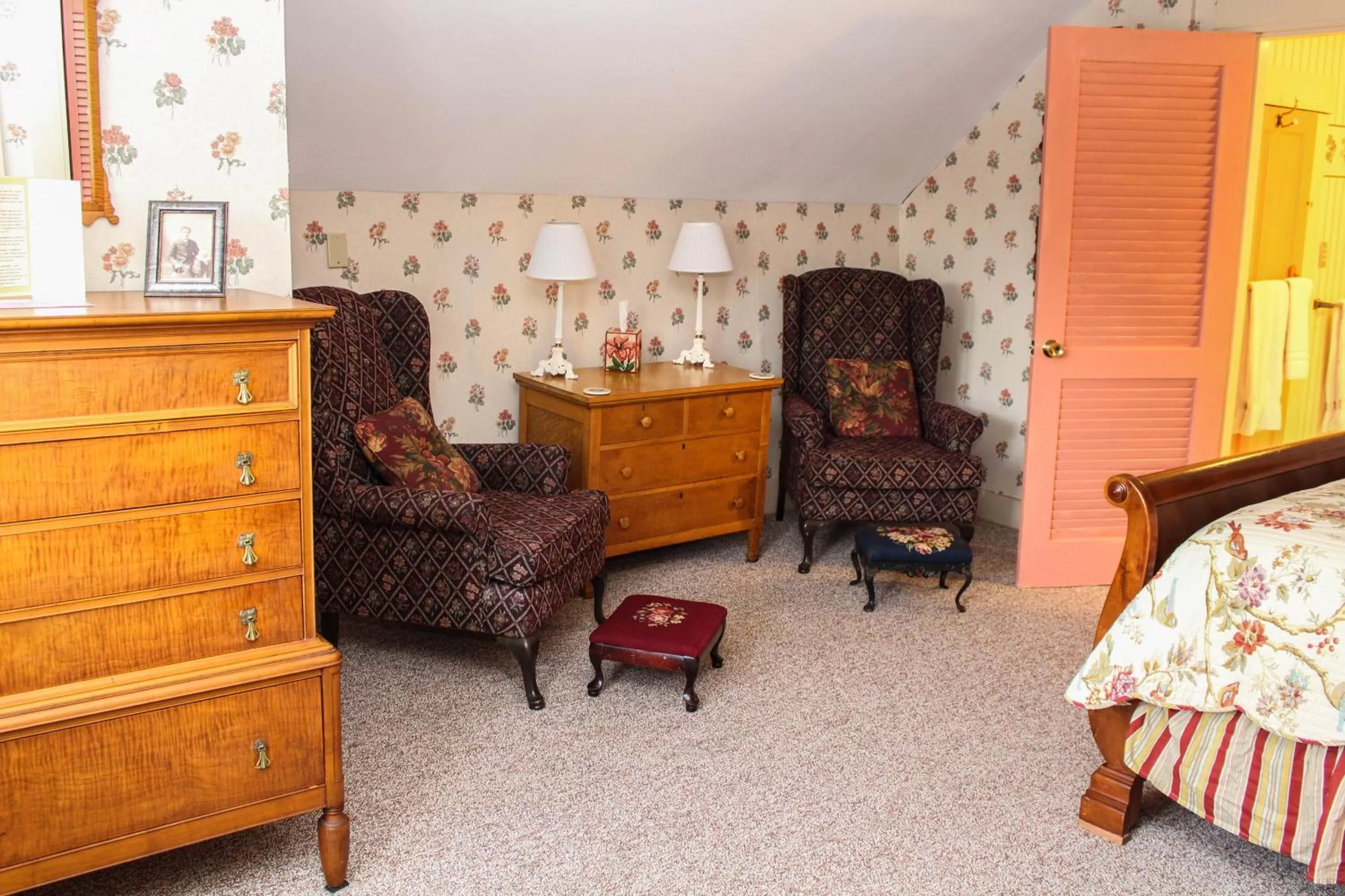 Photo of the whole room, Seating Area in The Nutmeg Inn