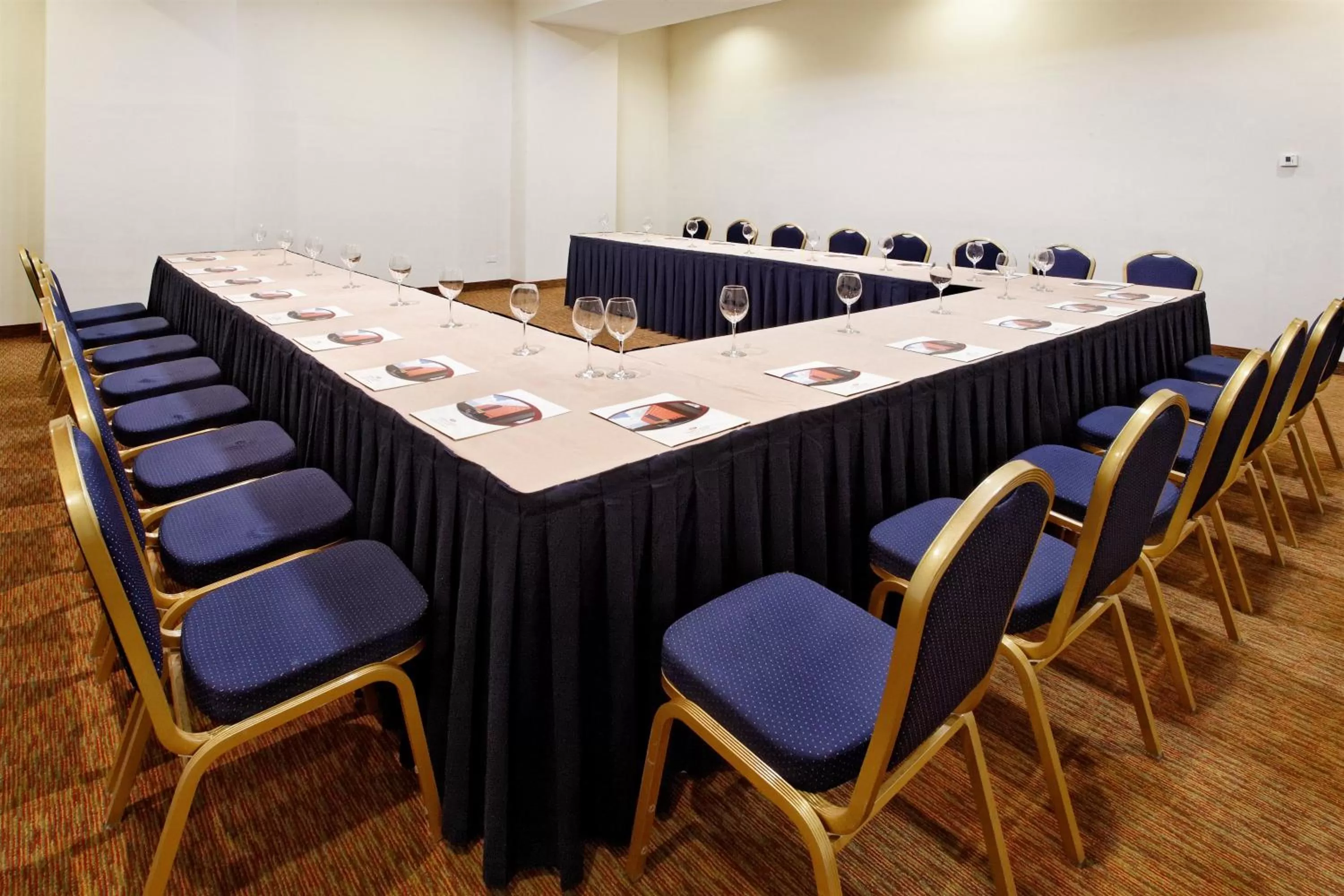 Meeting/conference room in Crowne Plaza Monterrey Aeropuerto by IHG