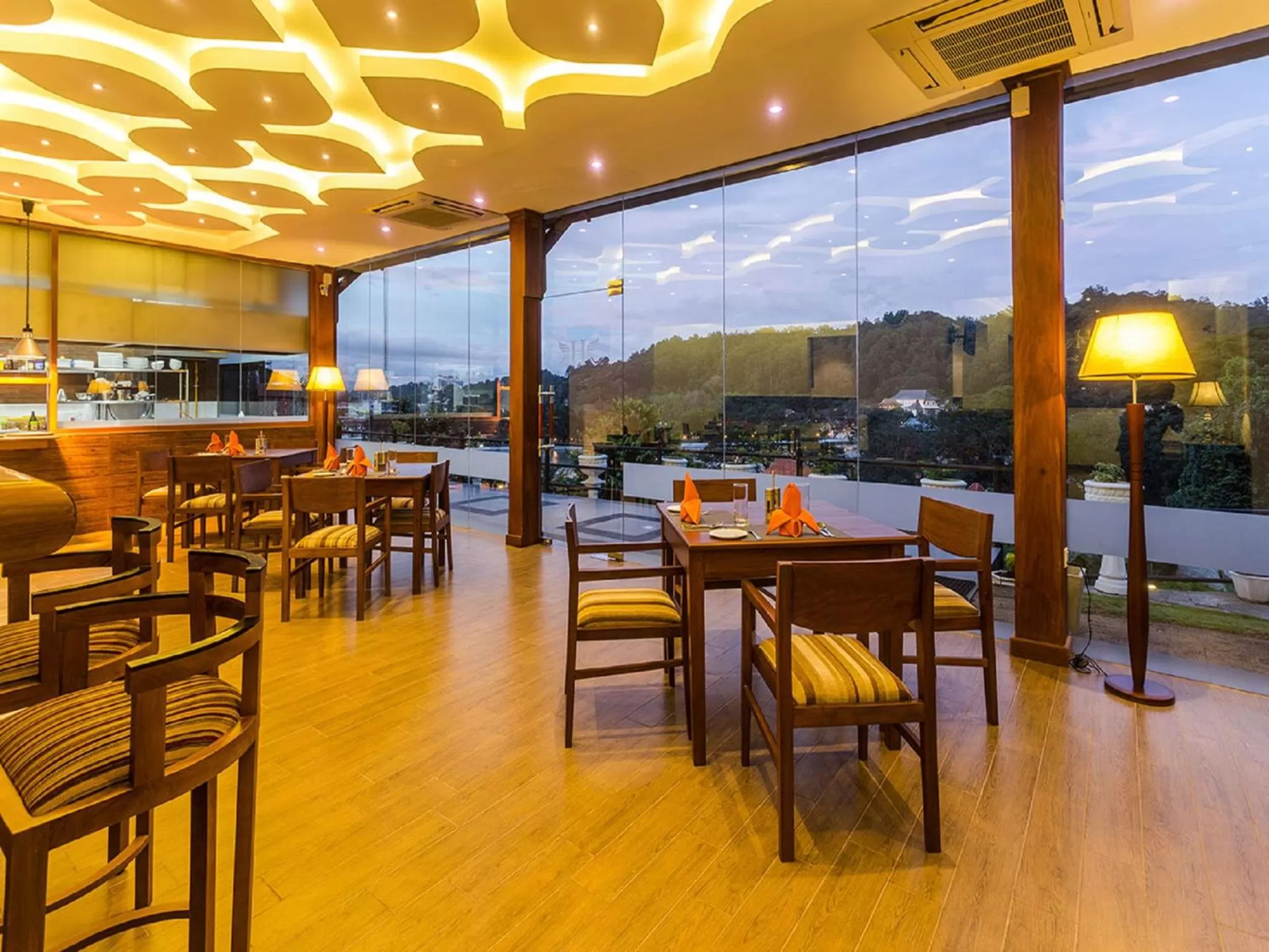 Restaurant/places to eat in Heaven Seven Kandy