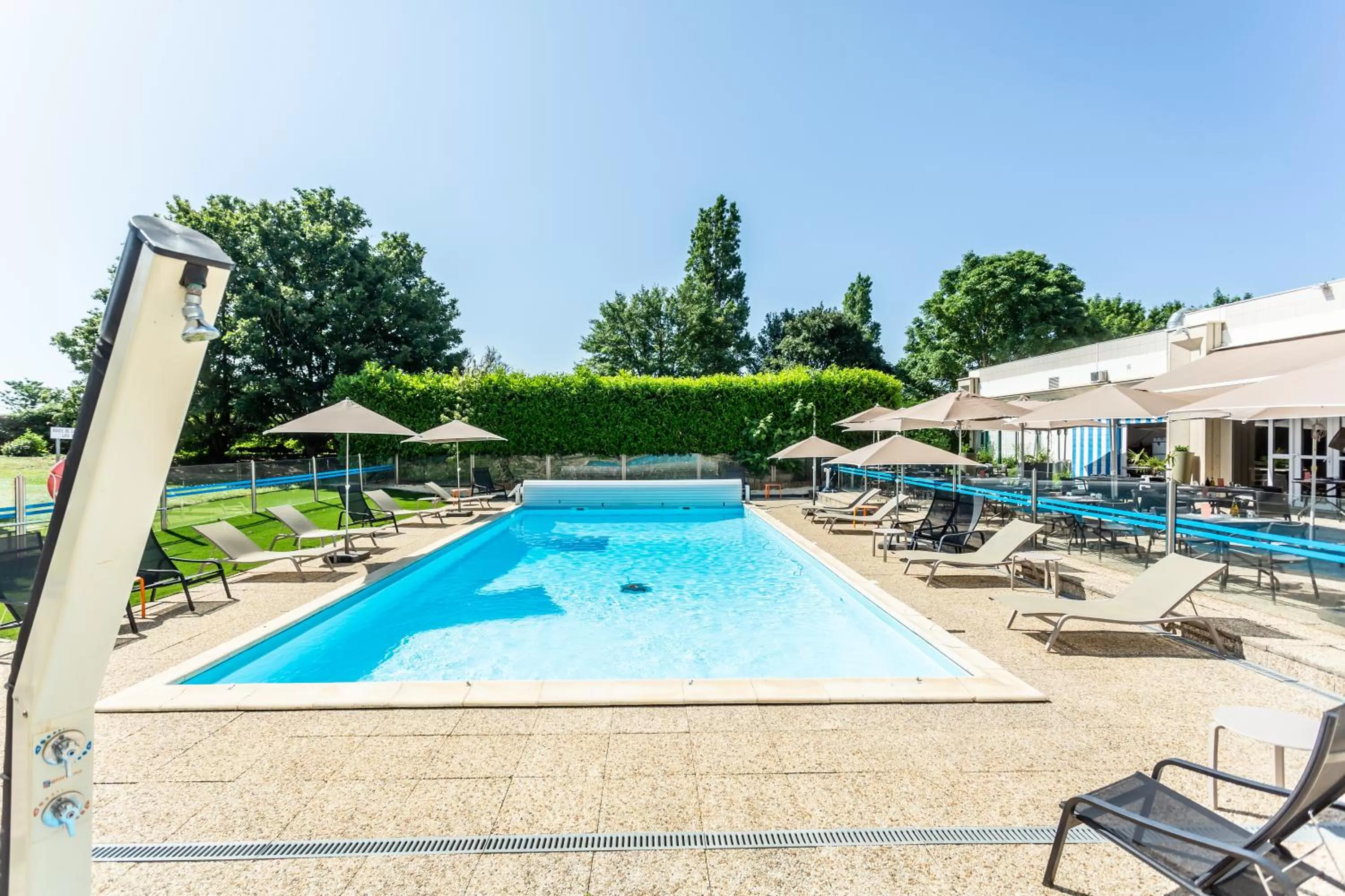 Swimming pool in Novotel Bourges