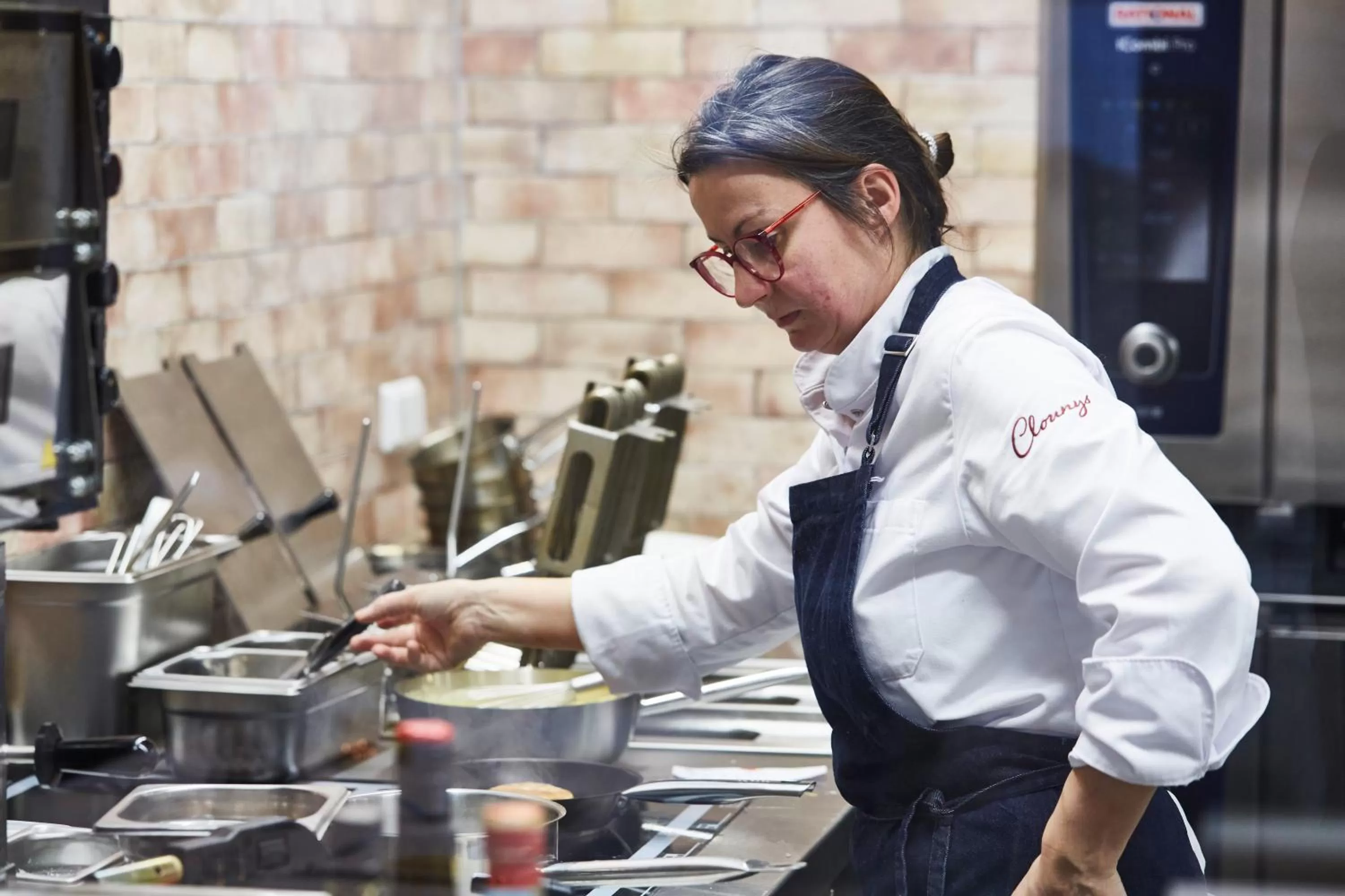 Restaurant/places to eat in Clounys Hotel