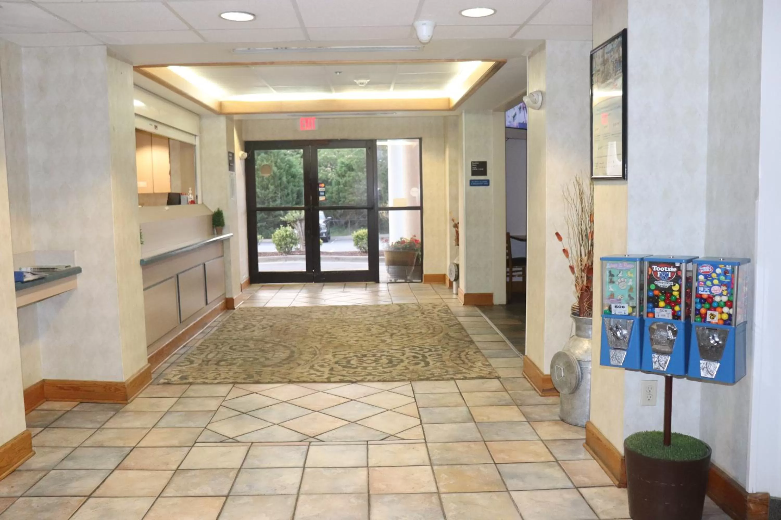 Property building in Howard Johnson by Wyndham Tifton GA I-75