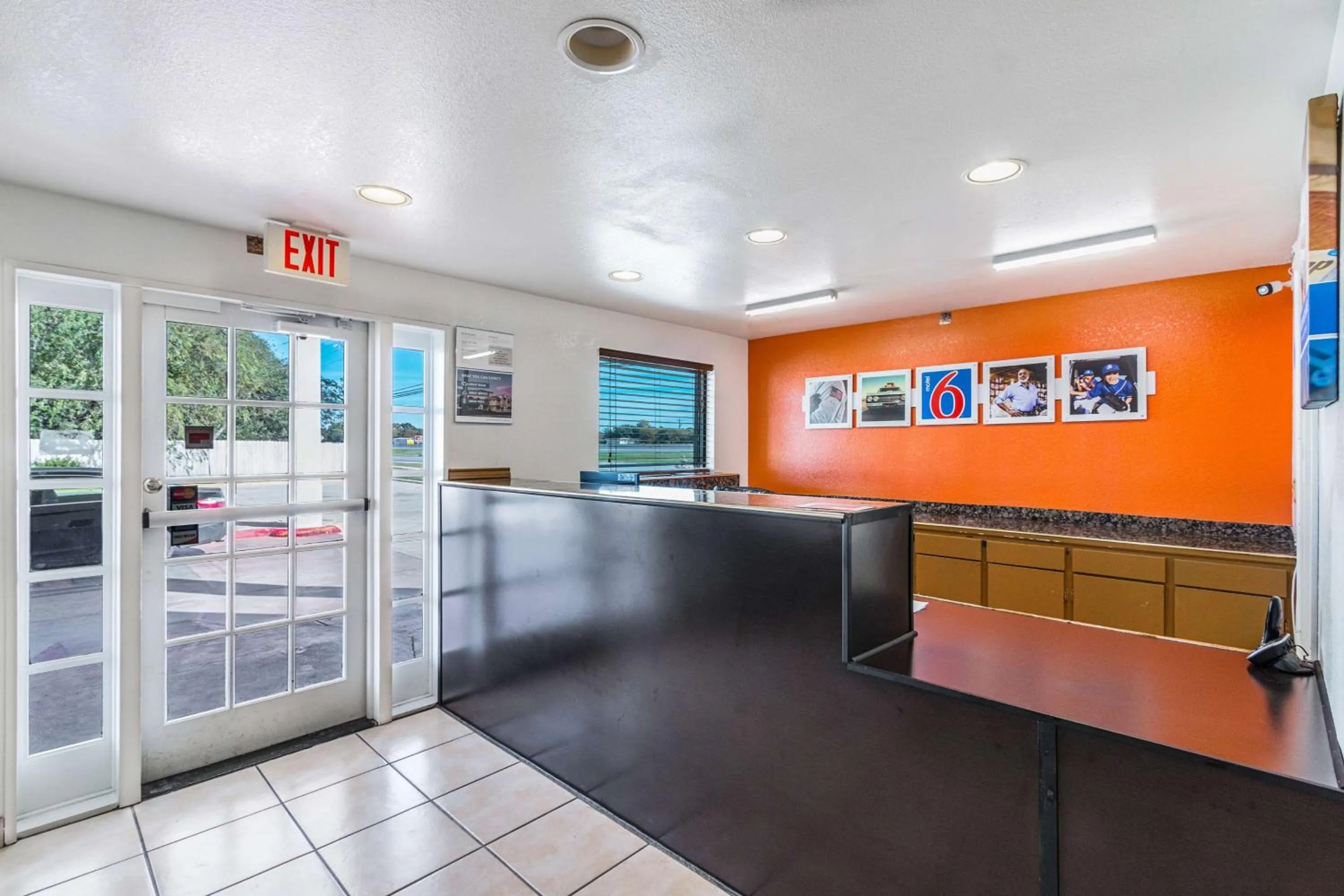 Lobby or reception in Motel 6-San Marcos, TX - North