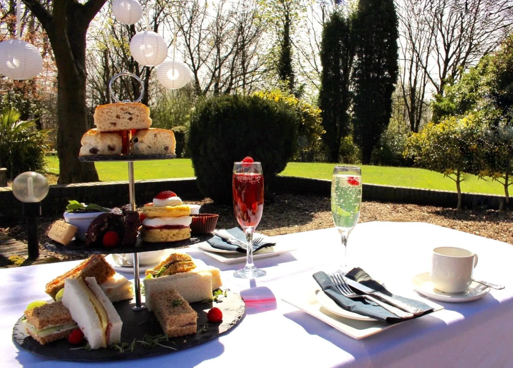 Food and drinks in Birch Hotel