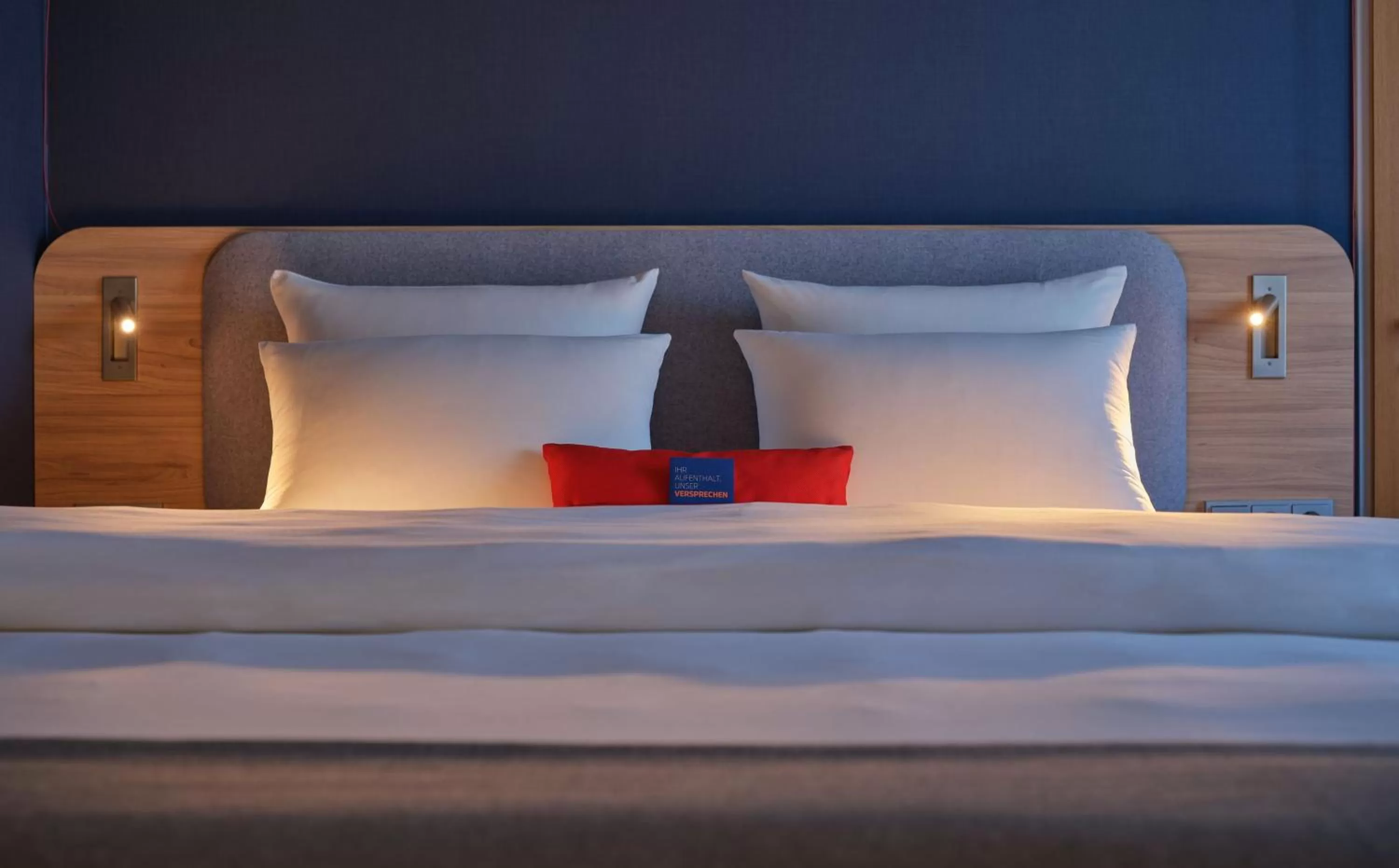 Photo of the whole room, Bed in Holiday Inn Express Düsseldorf - City North by IHG