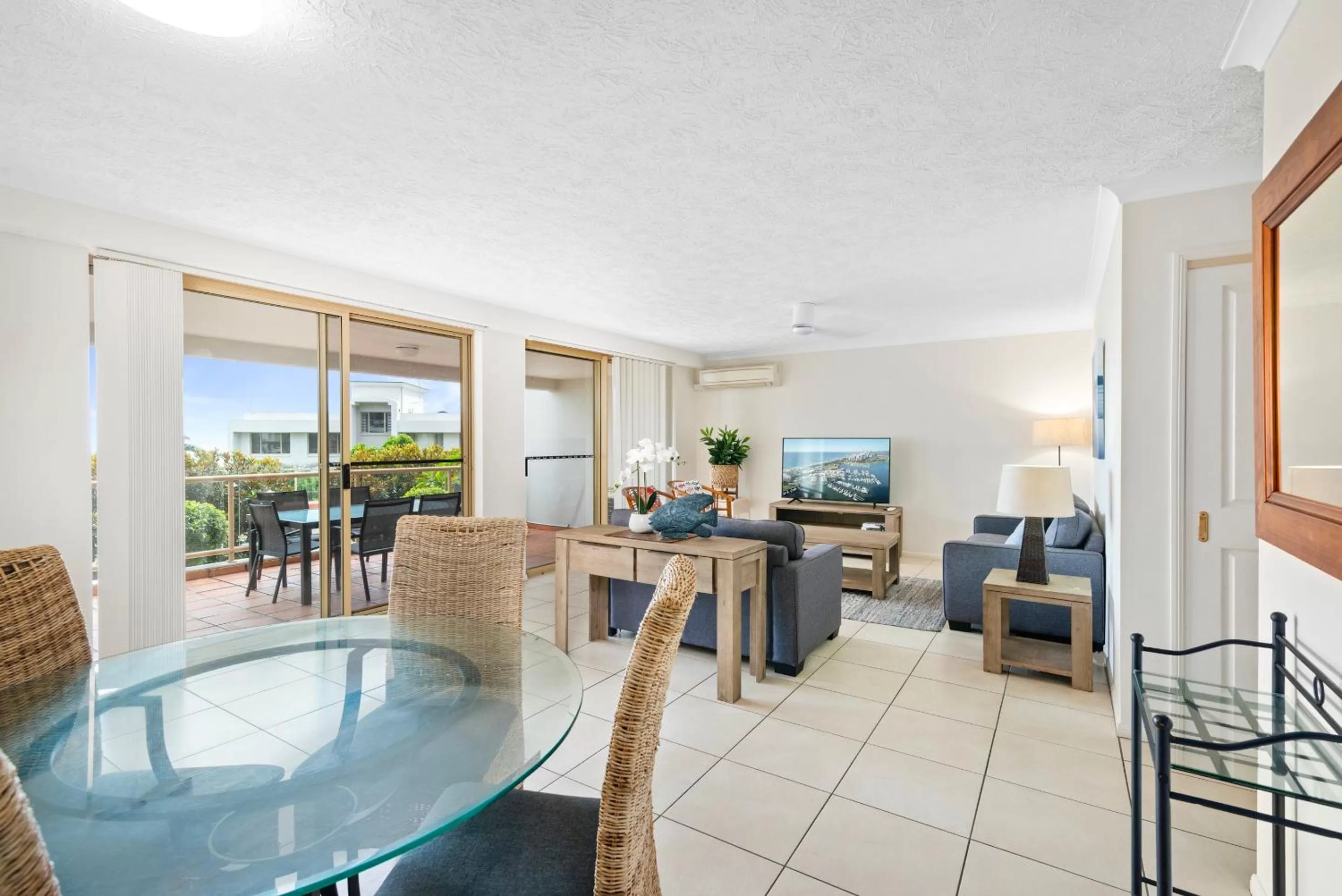 Dining area in Little Cove Currumbin