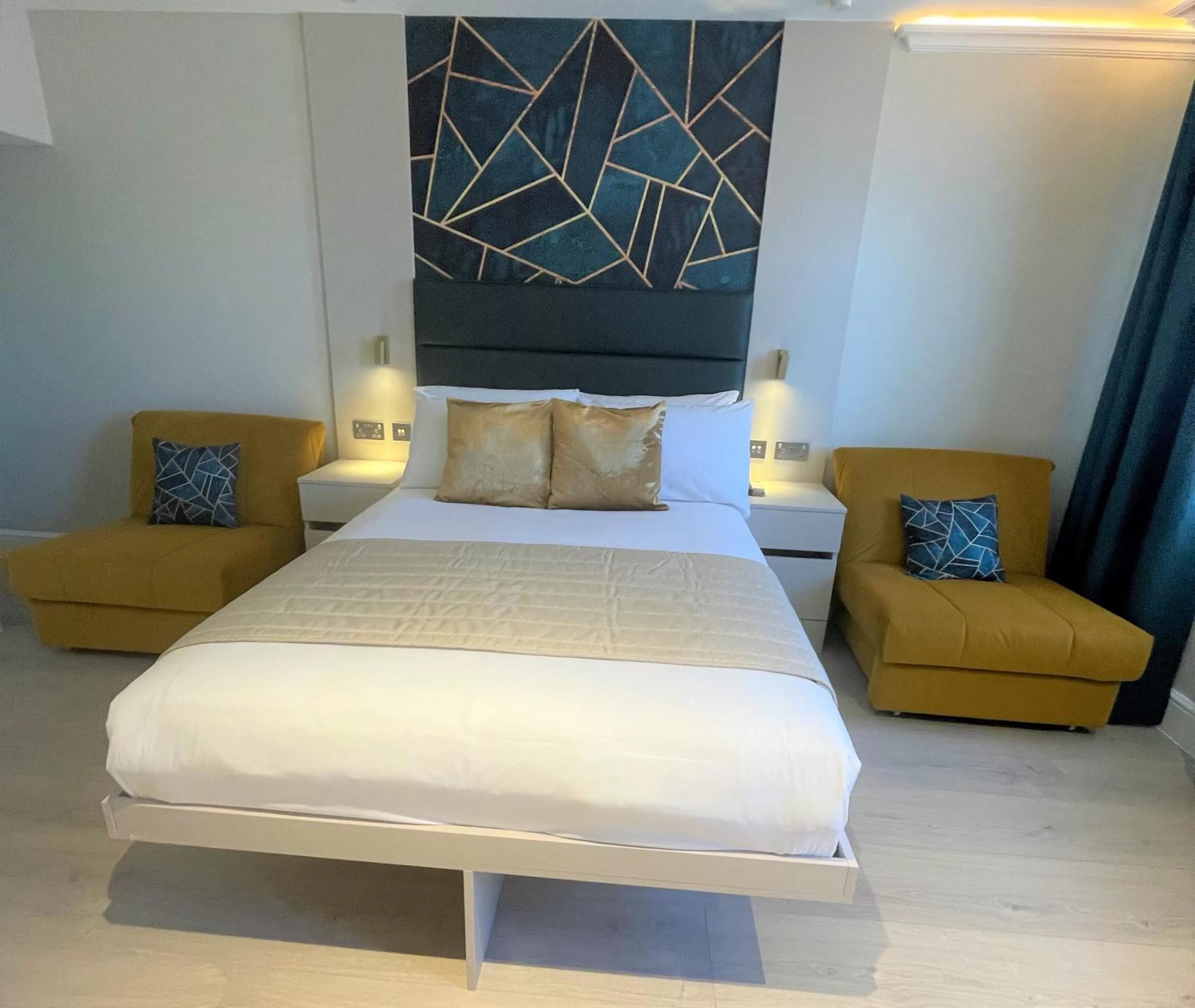 Photo of the whole room in West End Lane II