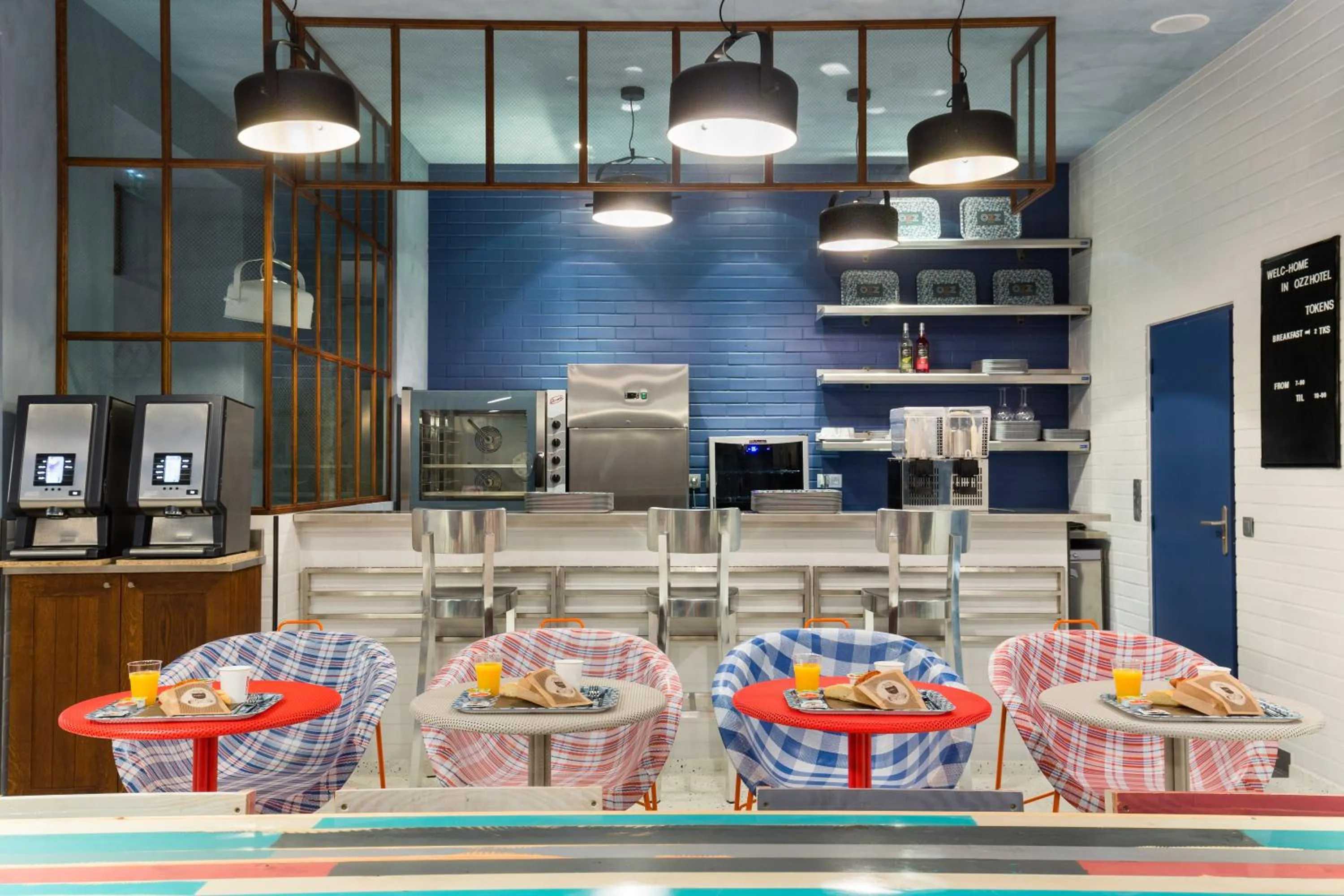 Buffet breakfast in Hôtel Ozz by Happyculture