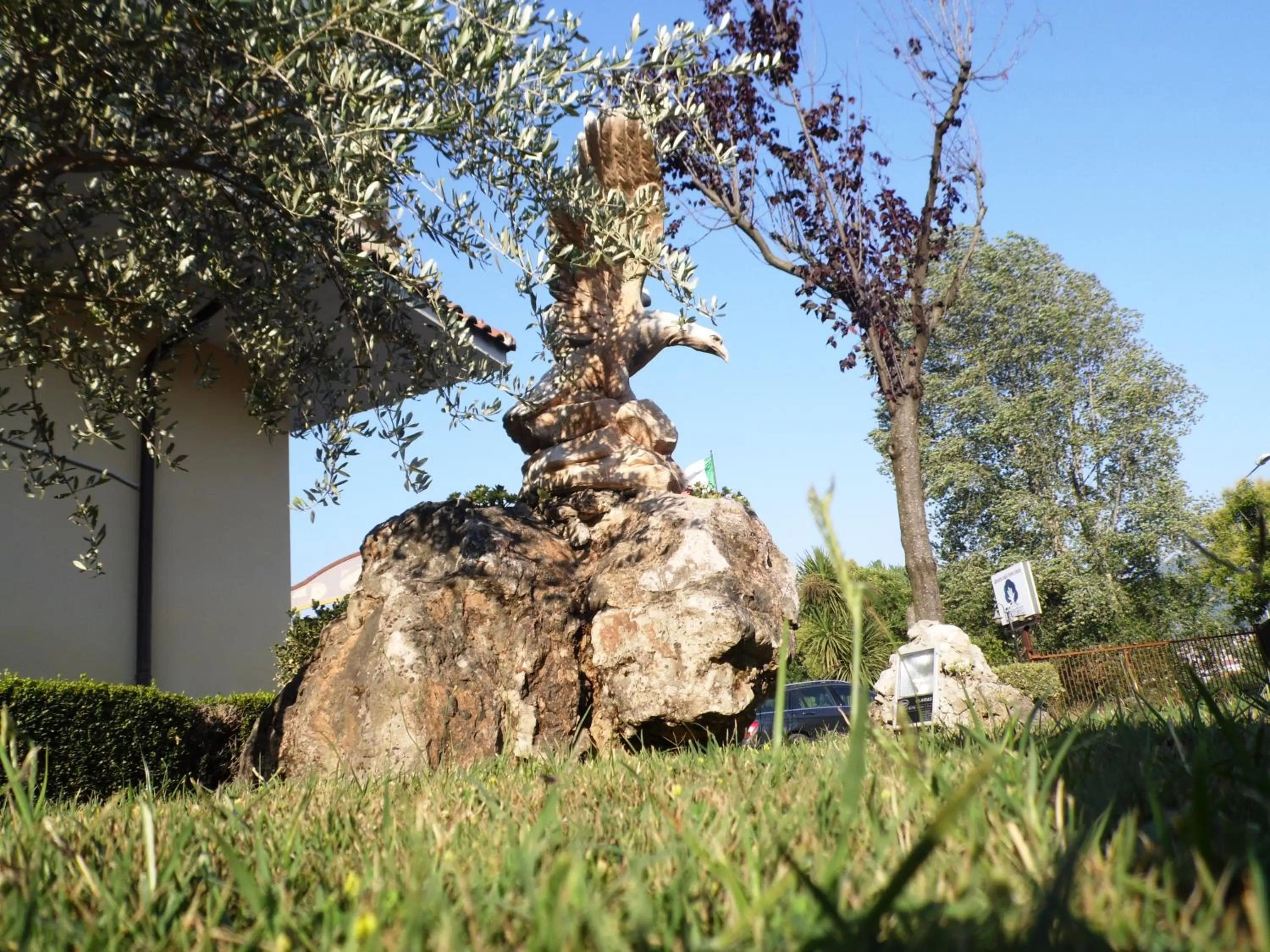 Property building in Hotel Rosso Di Sera