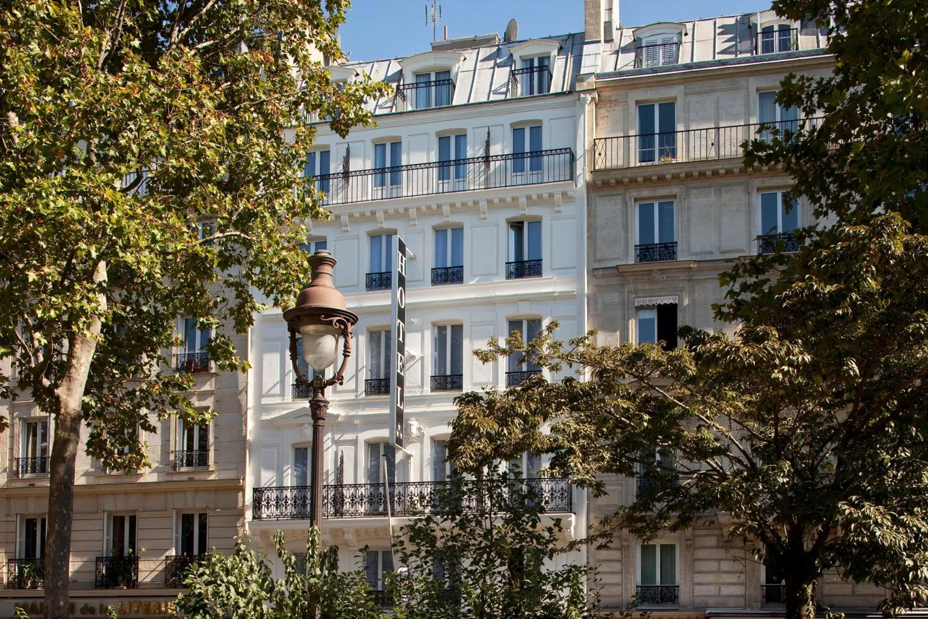 Facade/entrance in Hôtel Marais Bastille
