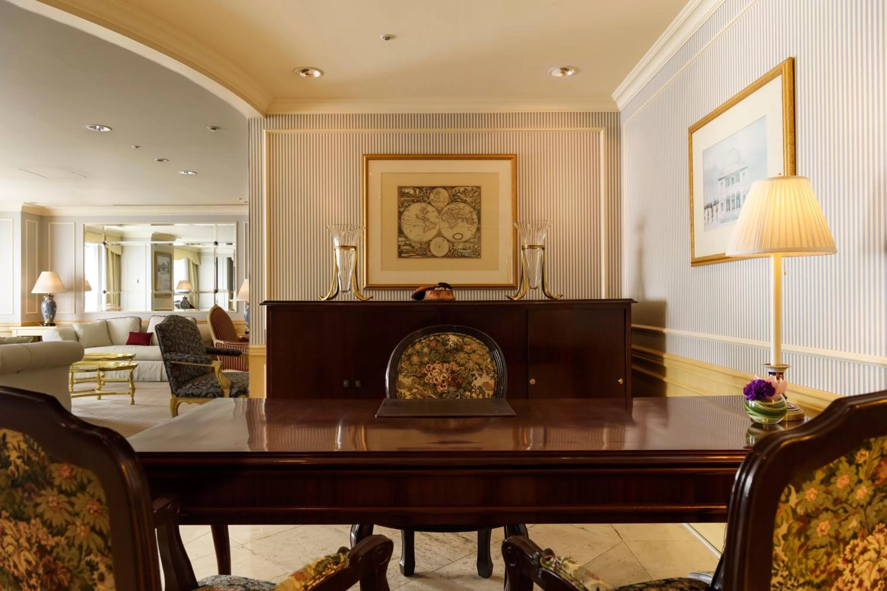 Lounge or bar in Dai-ichi Hotel Tokyo