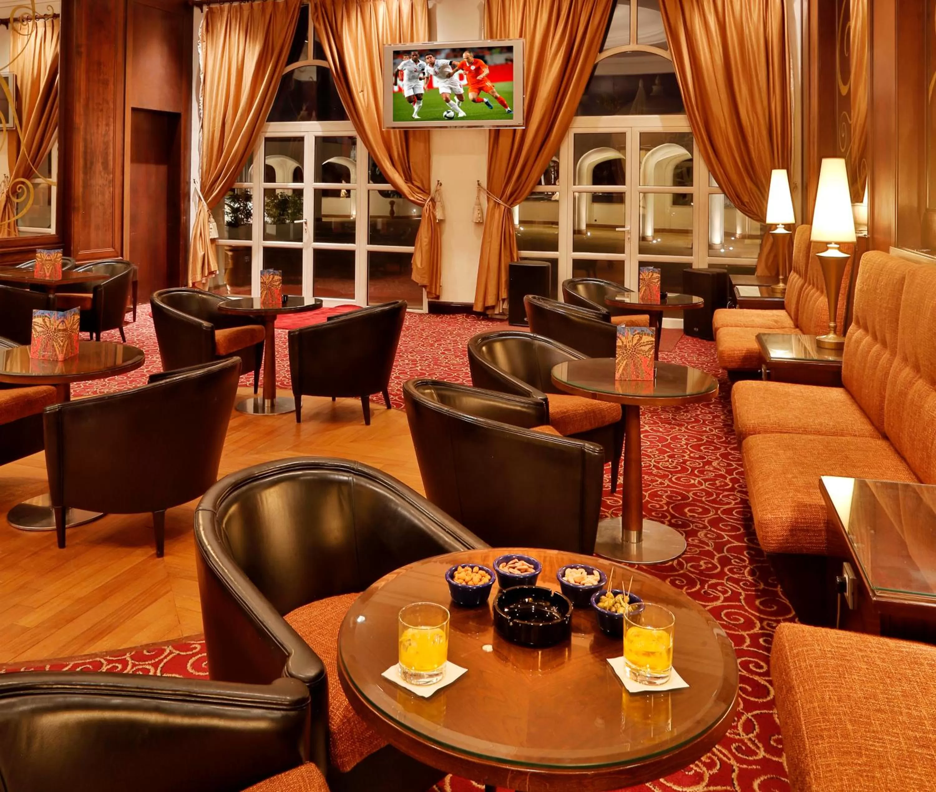 Lounge or bar in L' Amphitrite Palace Beach Resort & Spa