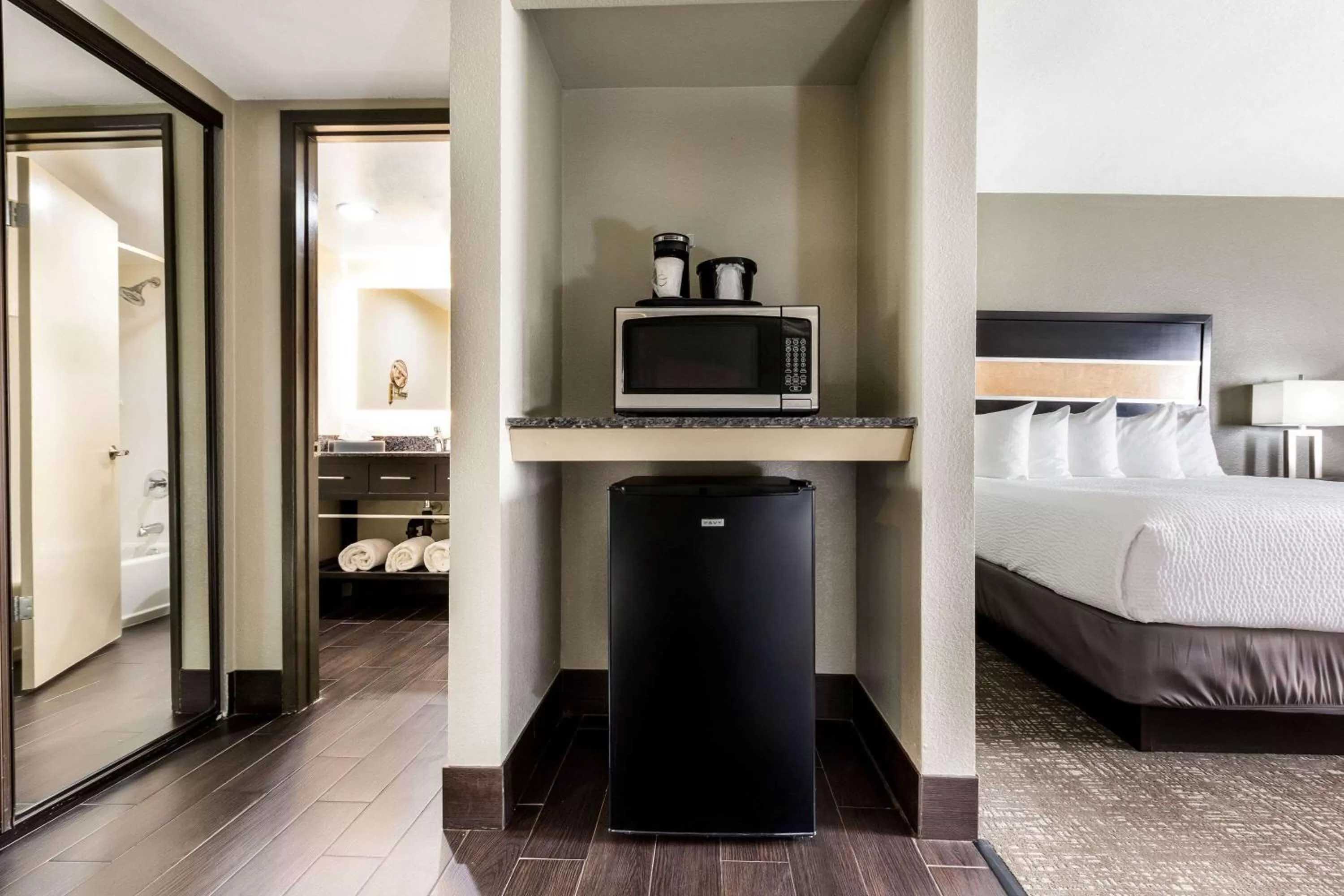 Photo of the whole room, Bed in La Quinta by Wyndham San Diego Mission Bay