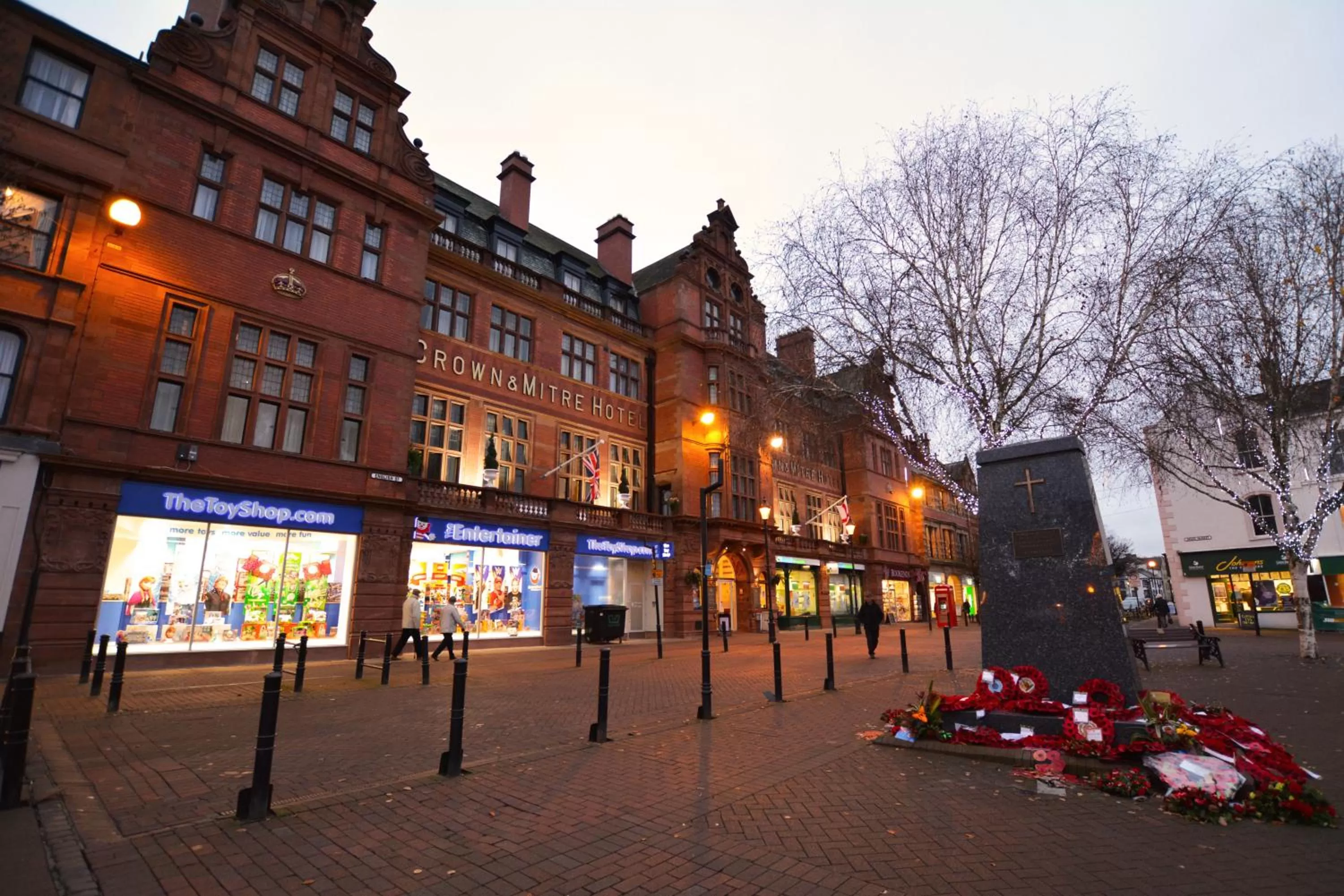 Facade/entrance in Crown & Mitre Hotel