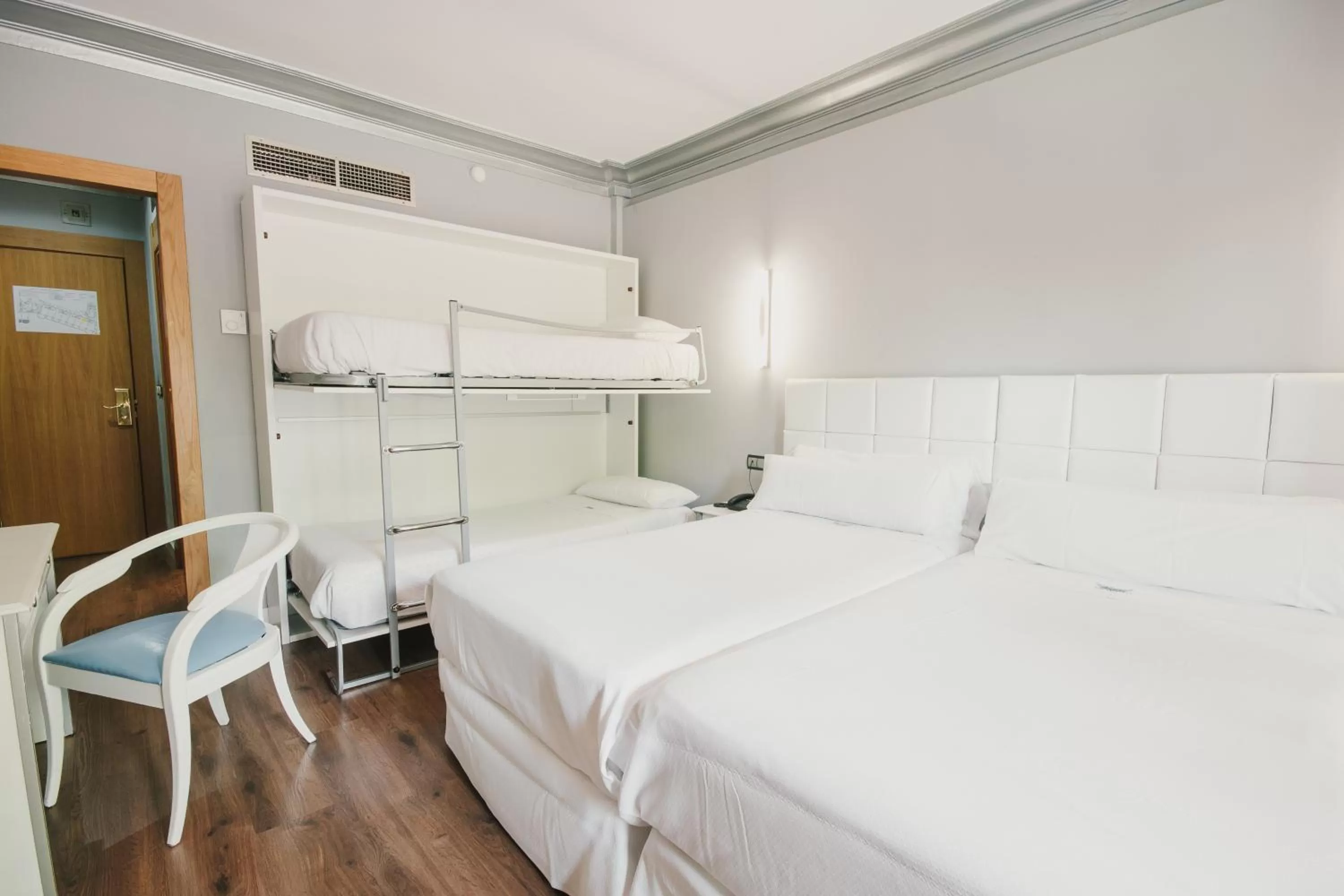 Photo of the whole room, Bed in Hotel Los Angeles Granada