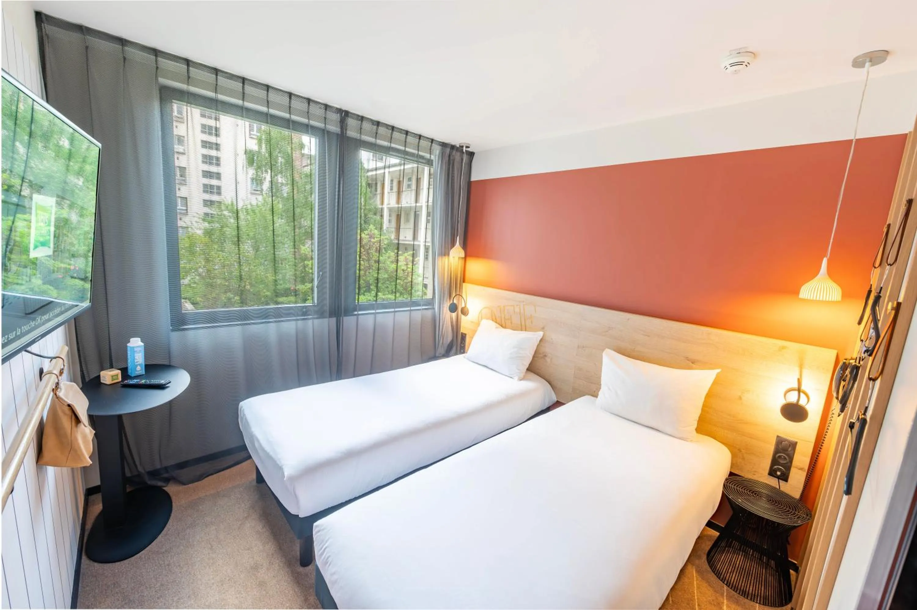 Bed in ibis Styles Paris 16 Boulogne