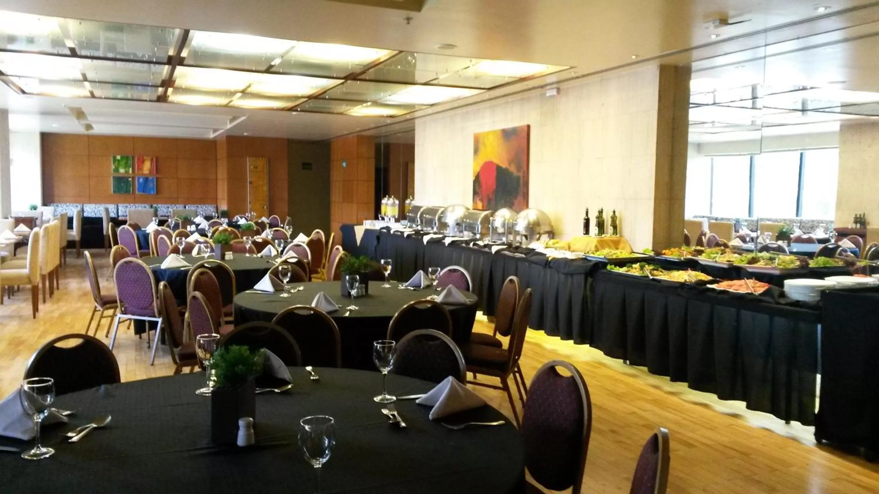 Restaurant/places to eat in Grand Bittar Hotel