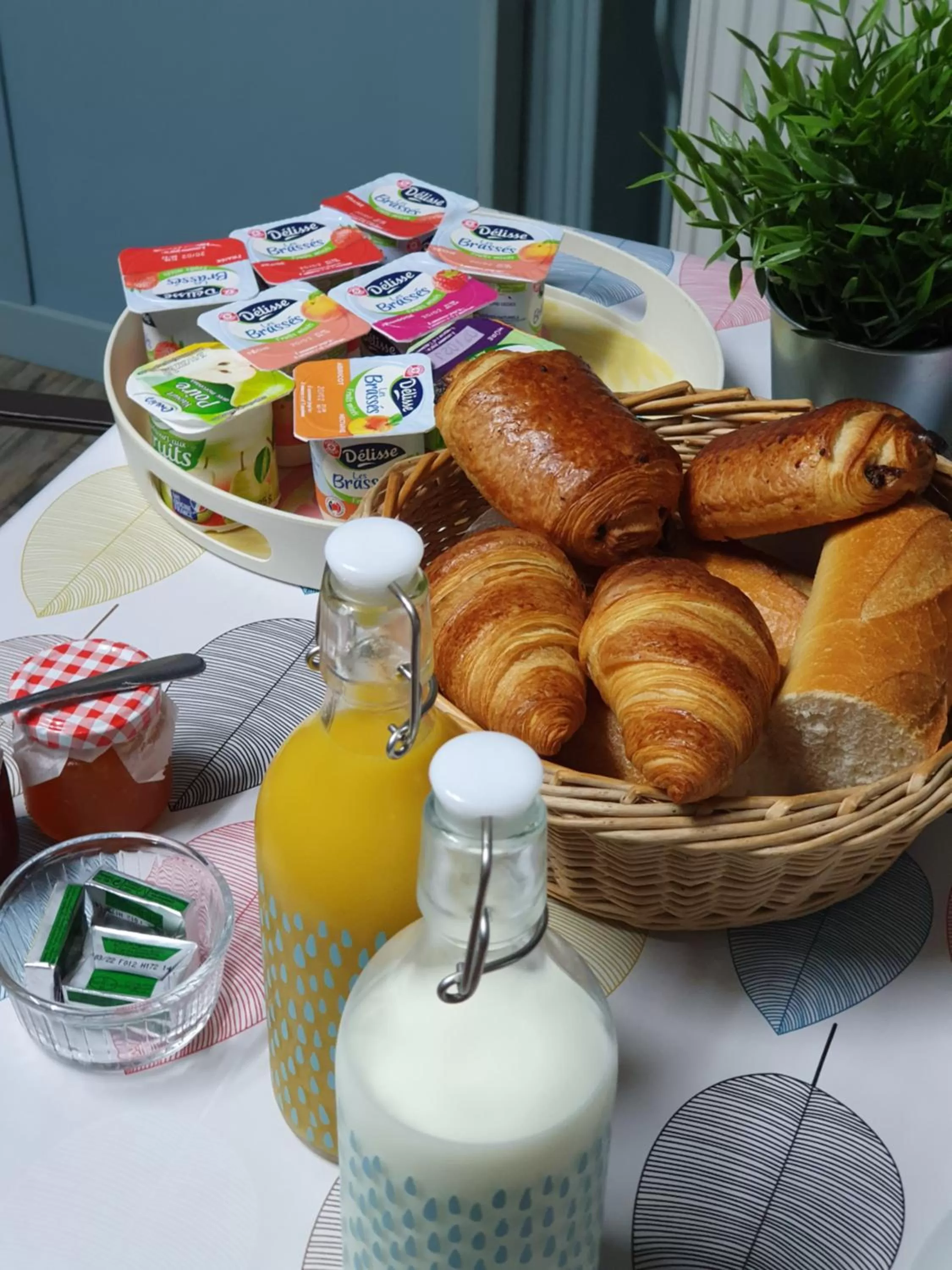 Continental breakfast in Chambres Dhôtes Numéro 1