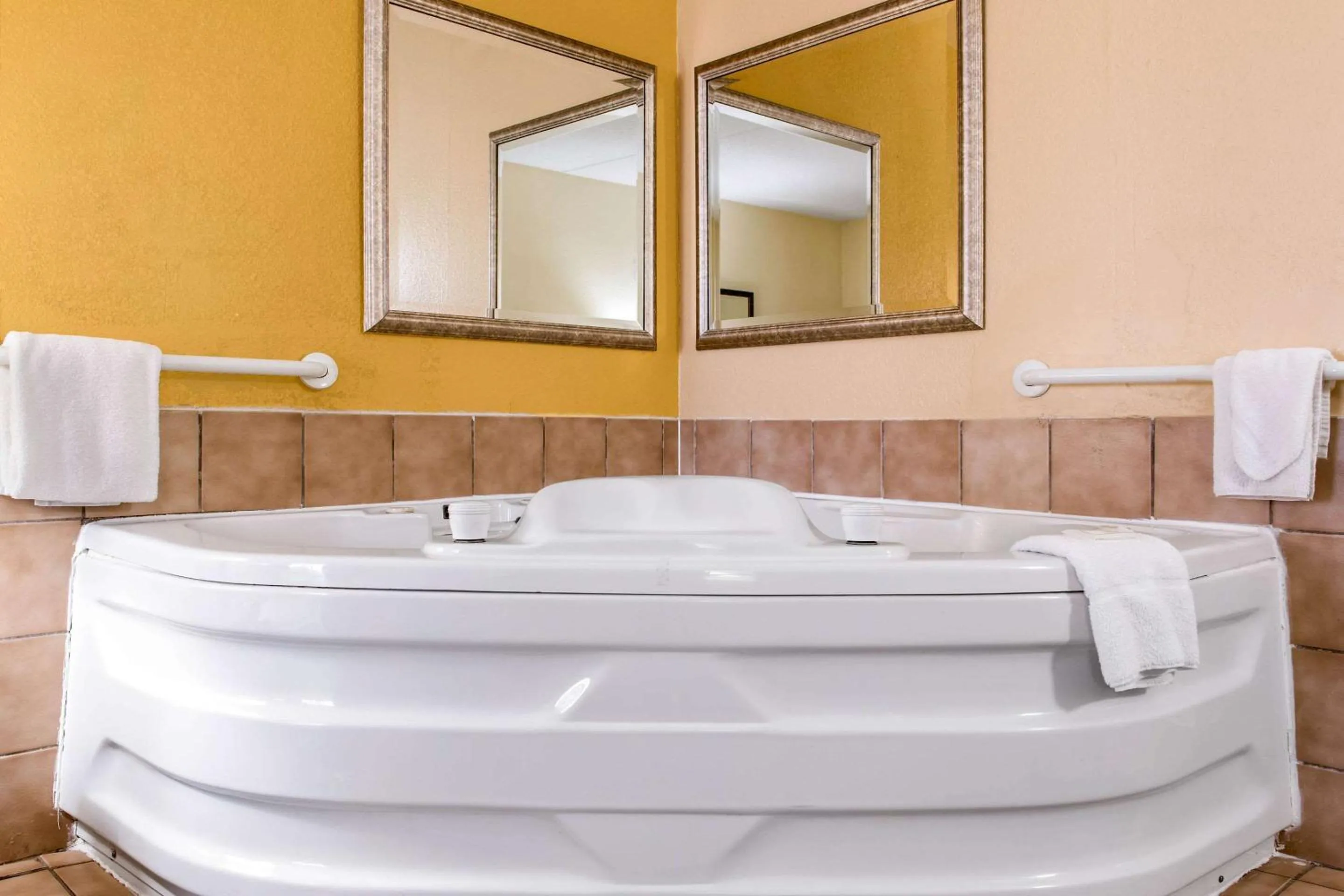 Photo of the whole room, Bathroom in Quality Inn & Suites Miamisburg - Dayton South