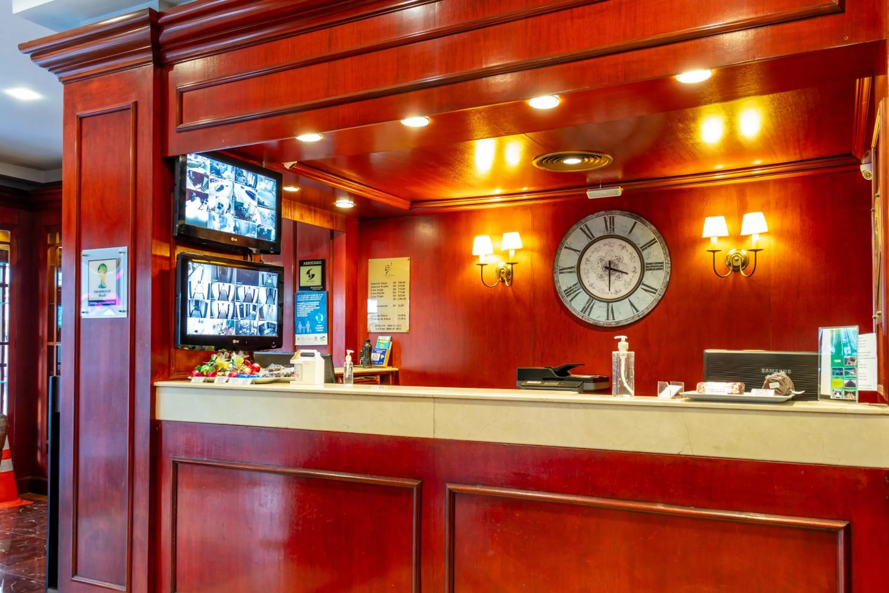 TV and multimedia in Lancaster Hotel by Castelo Itaipava