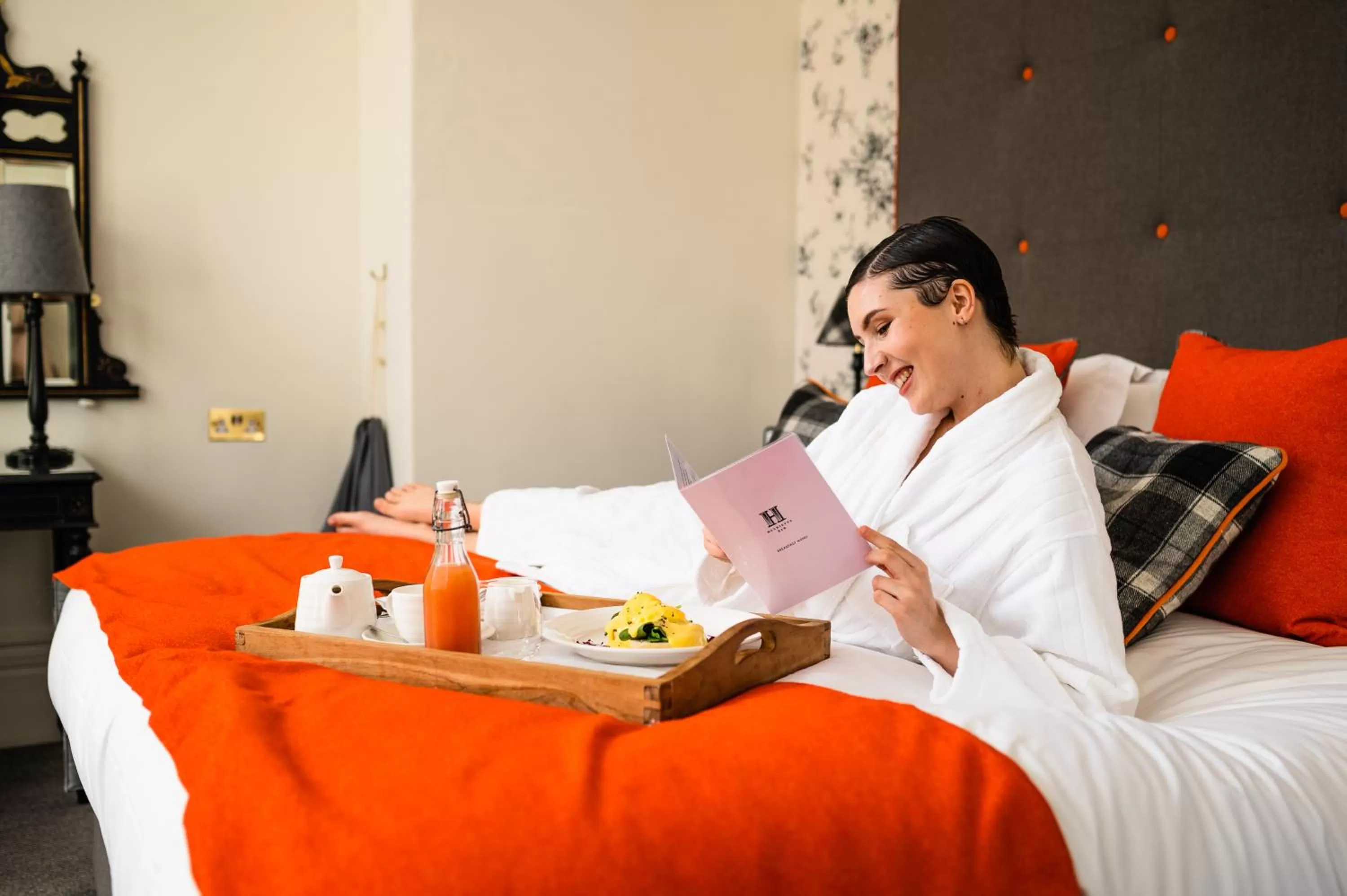 room service, Bed in The Roseate Villa Bath