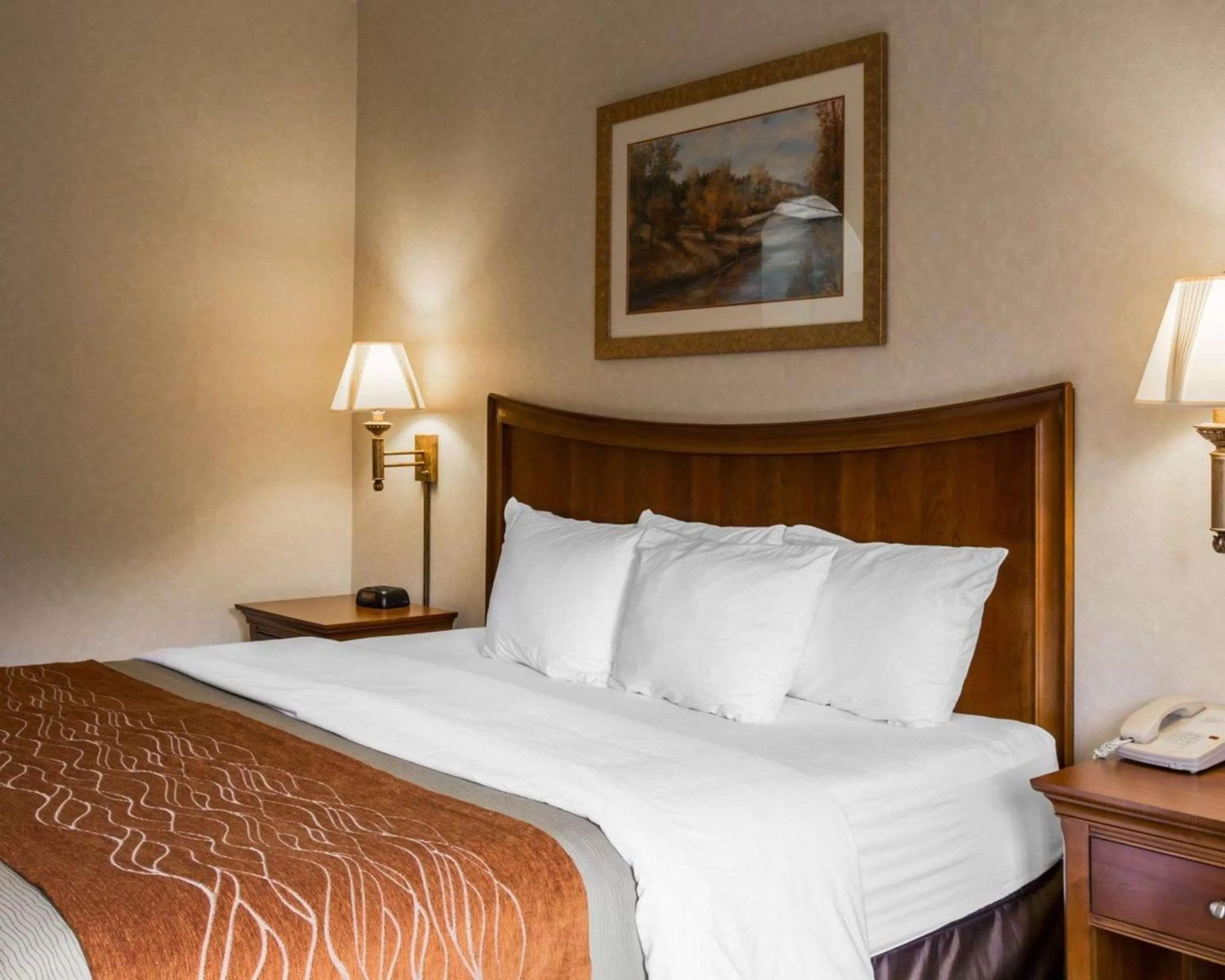 Photo of the whole room, Bed in Rodeway Inn & Suites Cherokee On the River