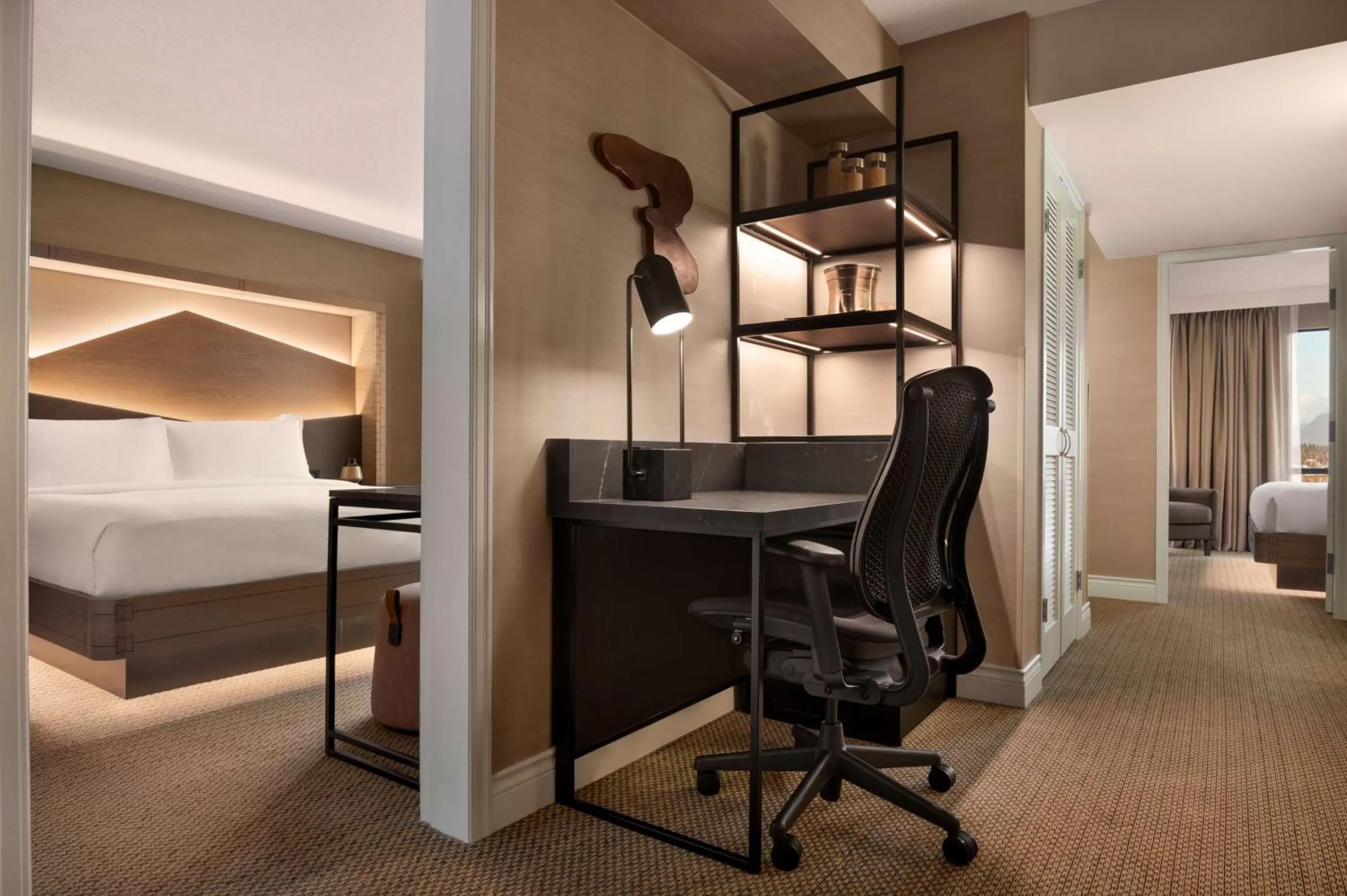 Bedroom, Bed in Hilton Vancouver Airport