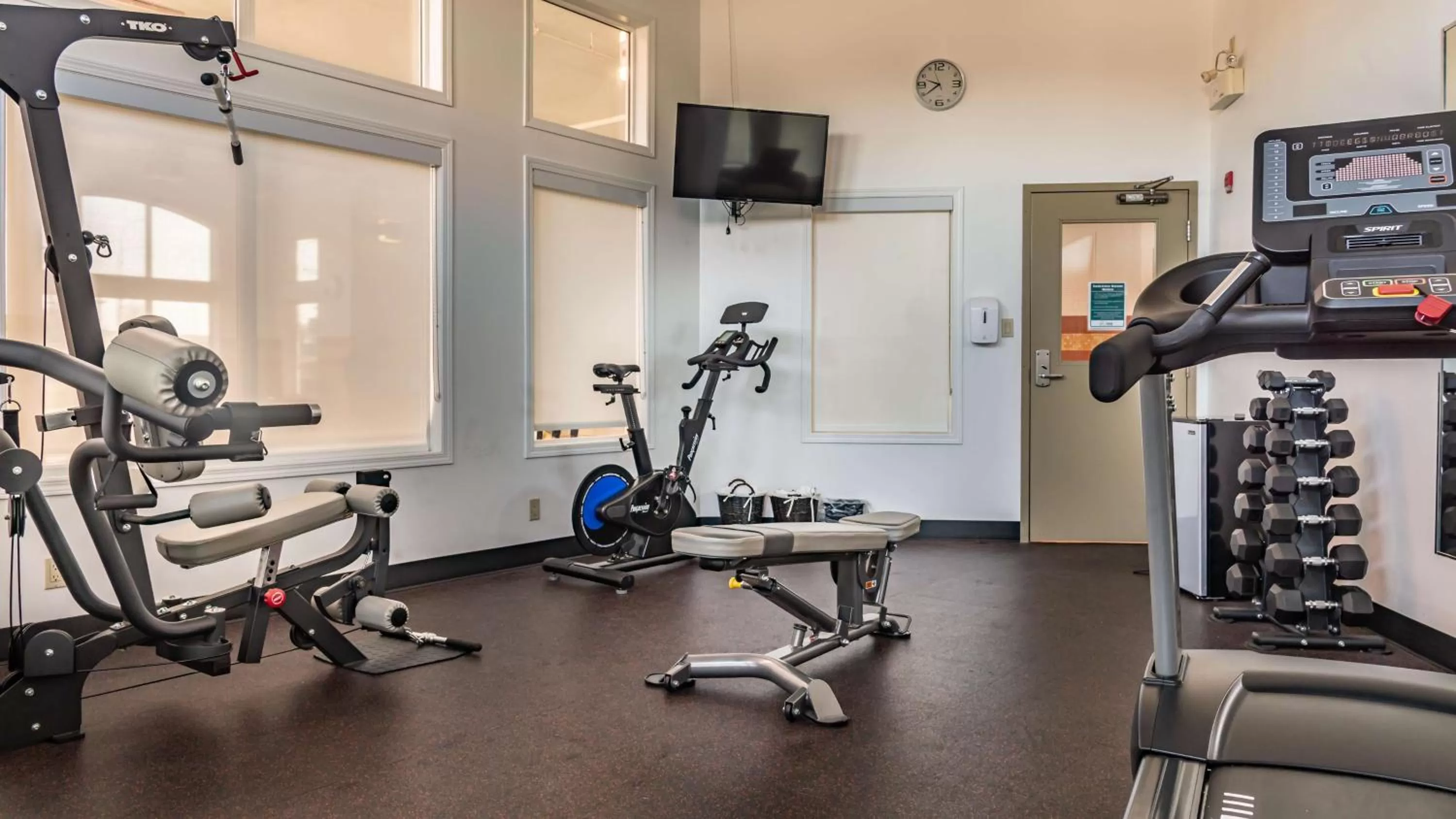 Fitness centre/facilities in Service Plus Inns and Suites Calgary