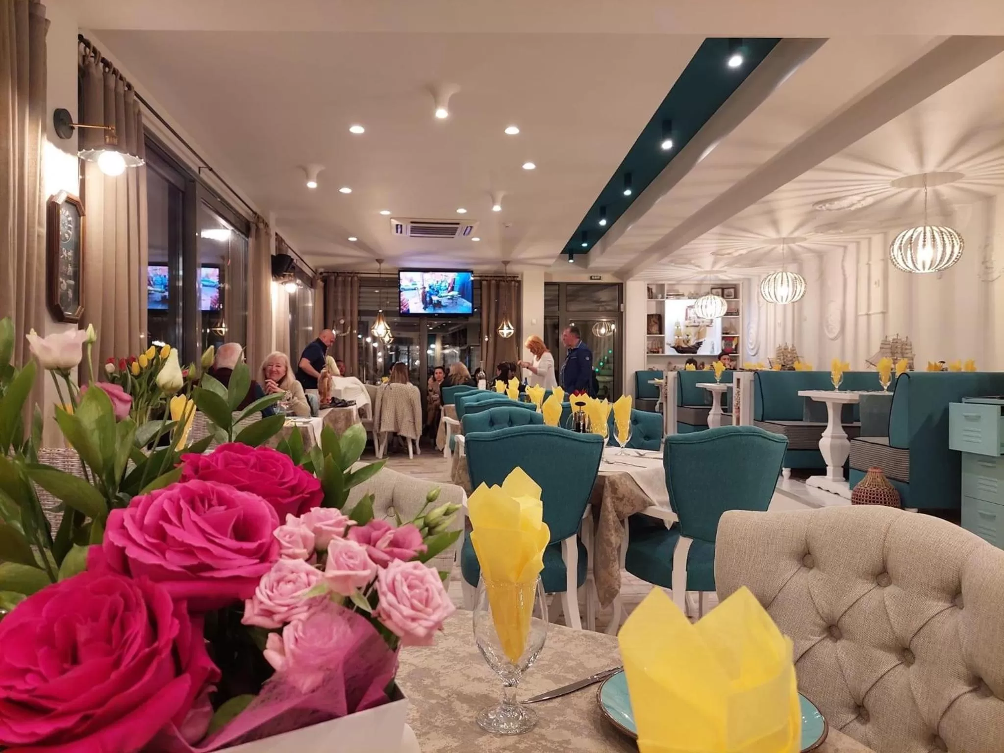 Restaurant/places to eat in Rose Gardens Apart Hotel