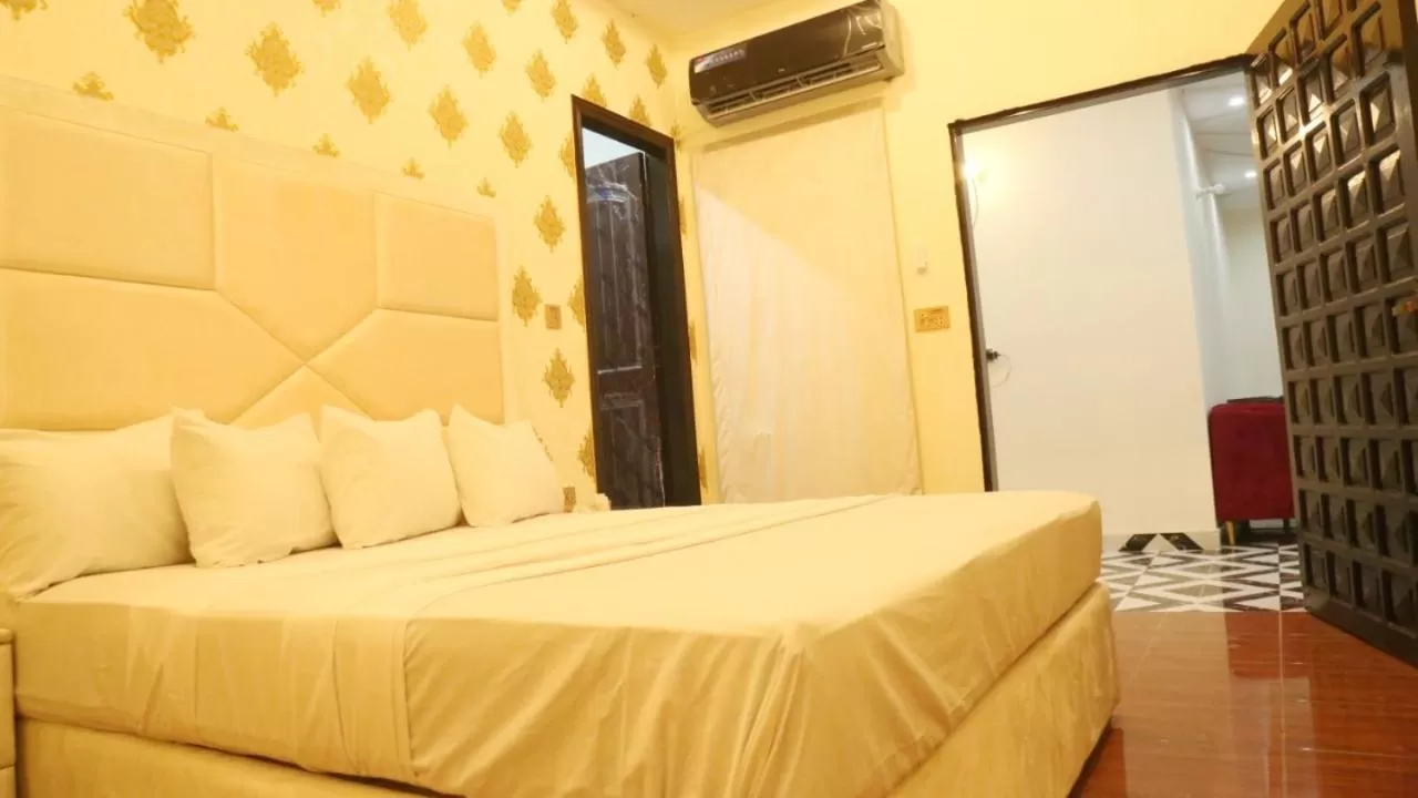 Bed in HOTEL DE SMART Multan
