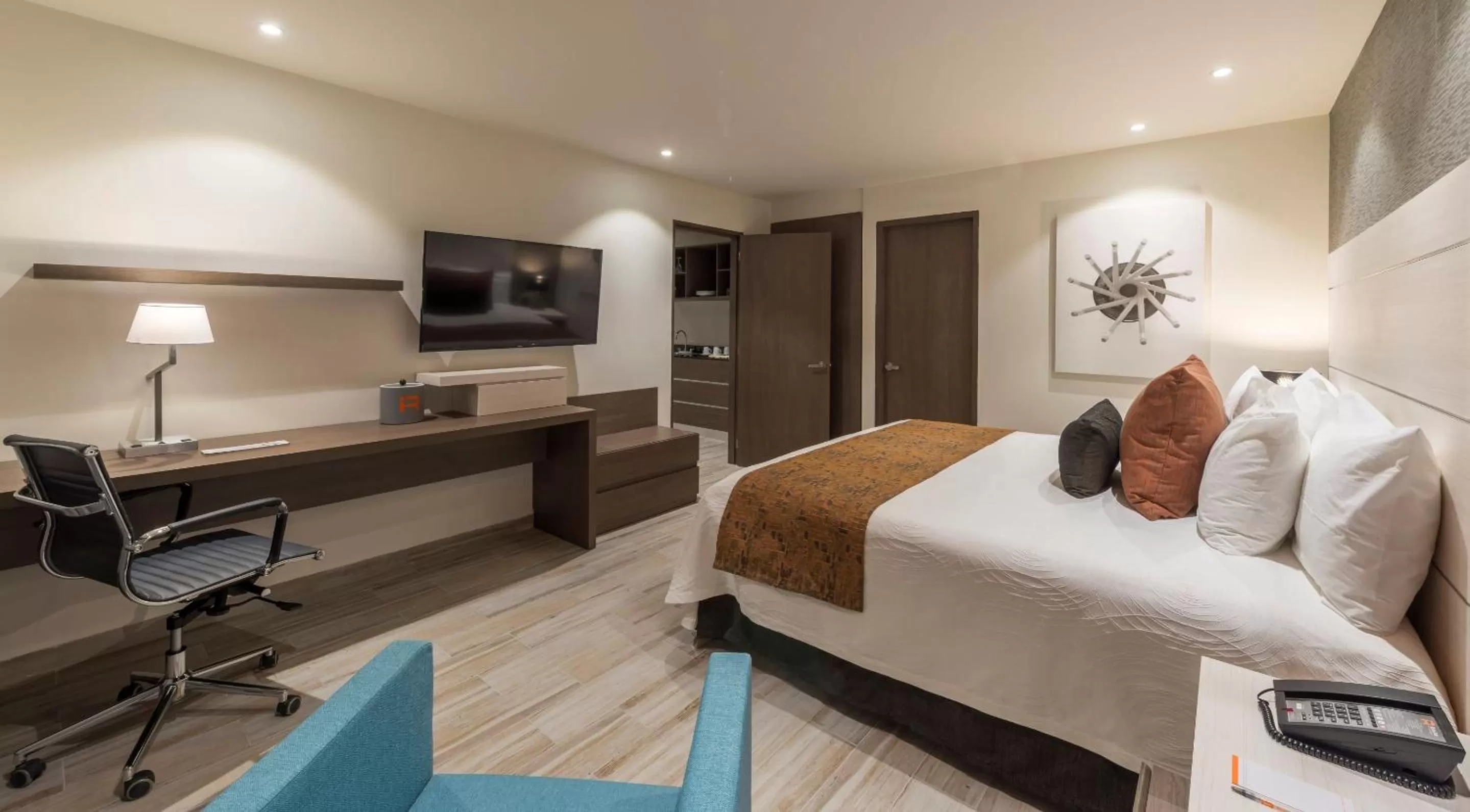 Photo of the whole room, Bed in Real Inn Celaya