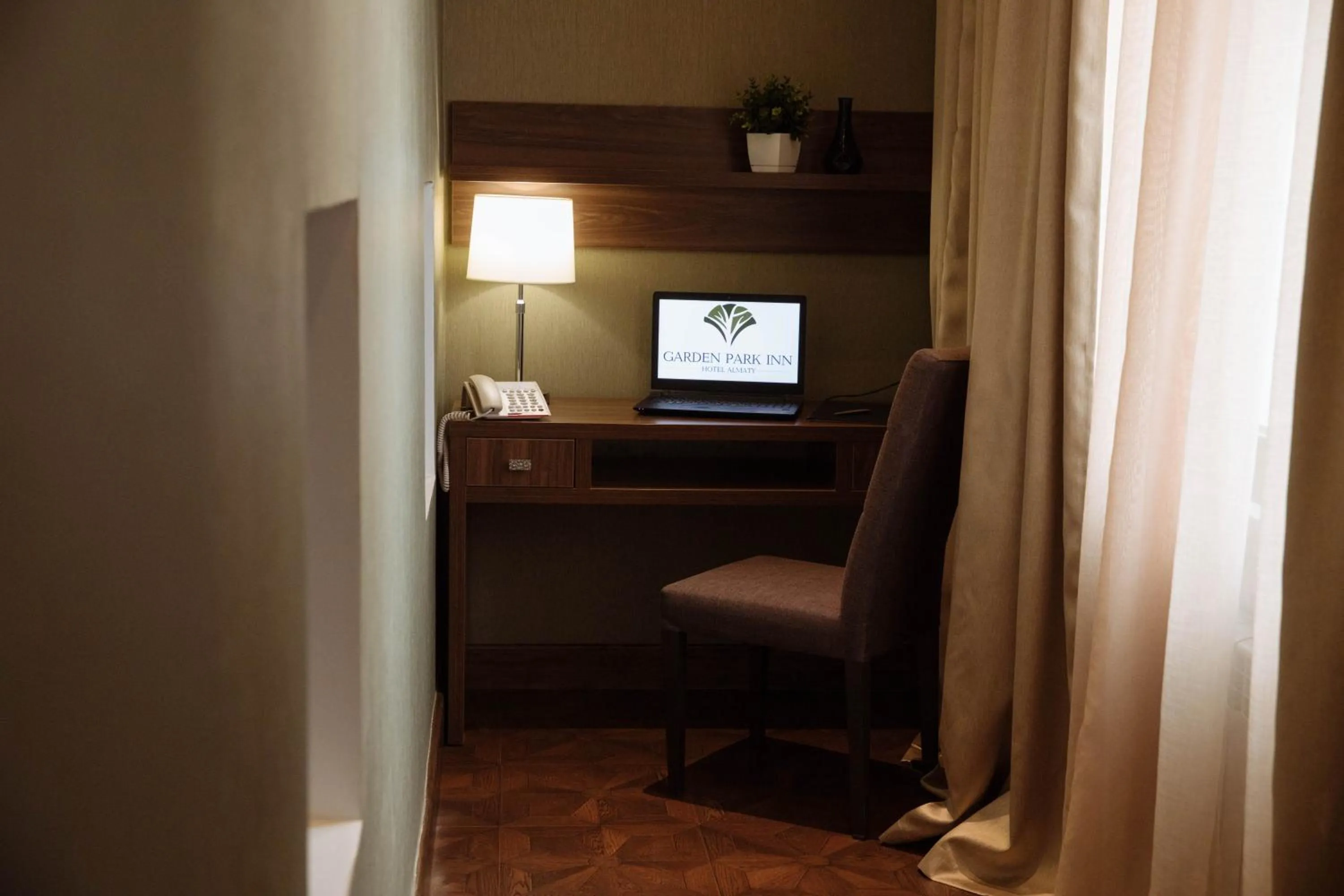Seating area in Garden Park Inn
