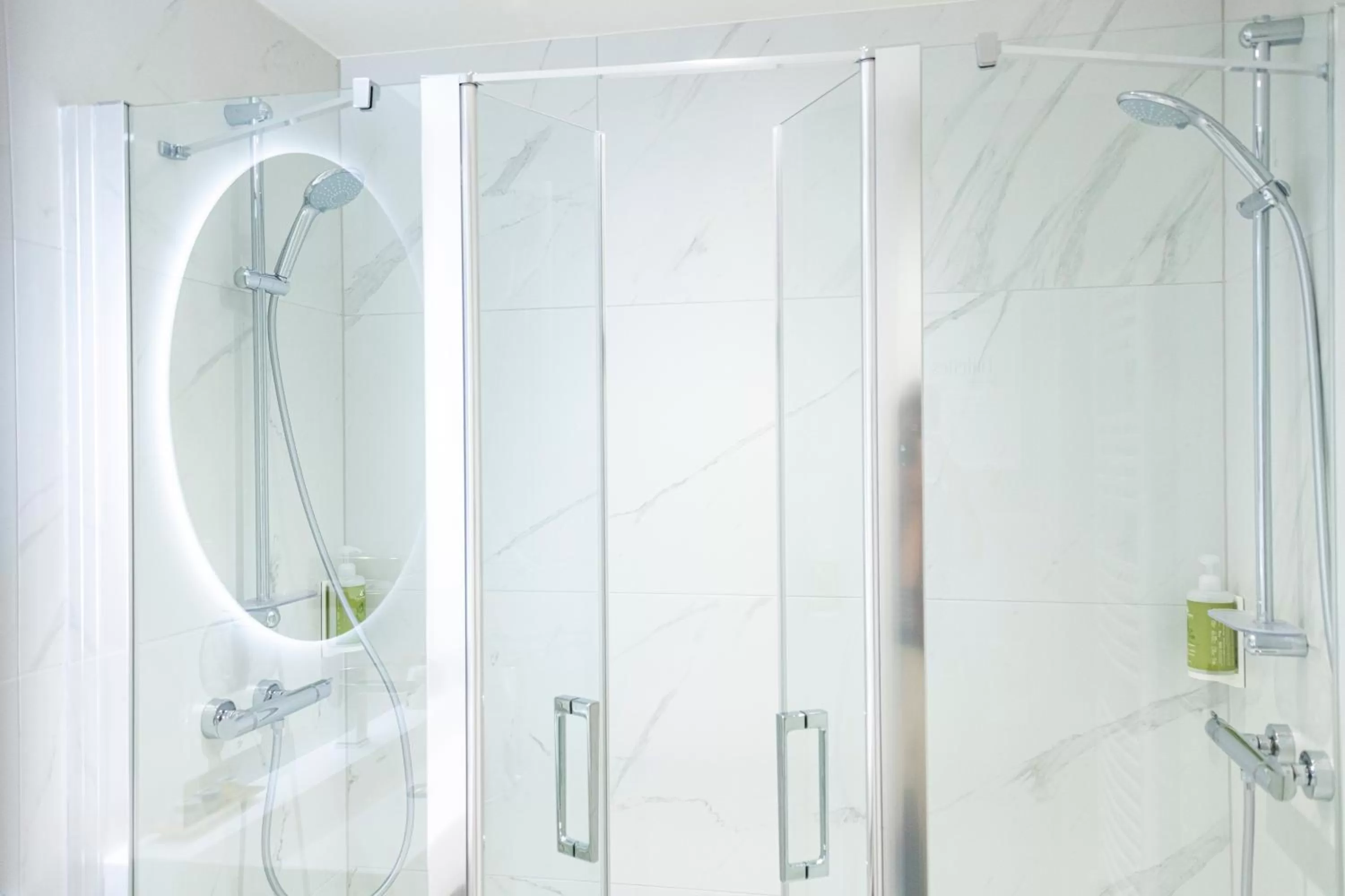 Shower in Hotel Beaucour