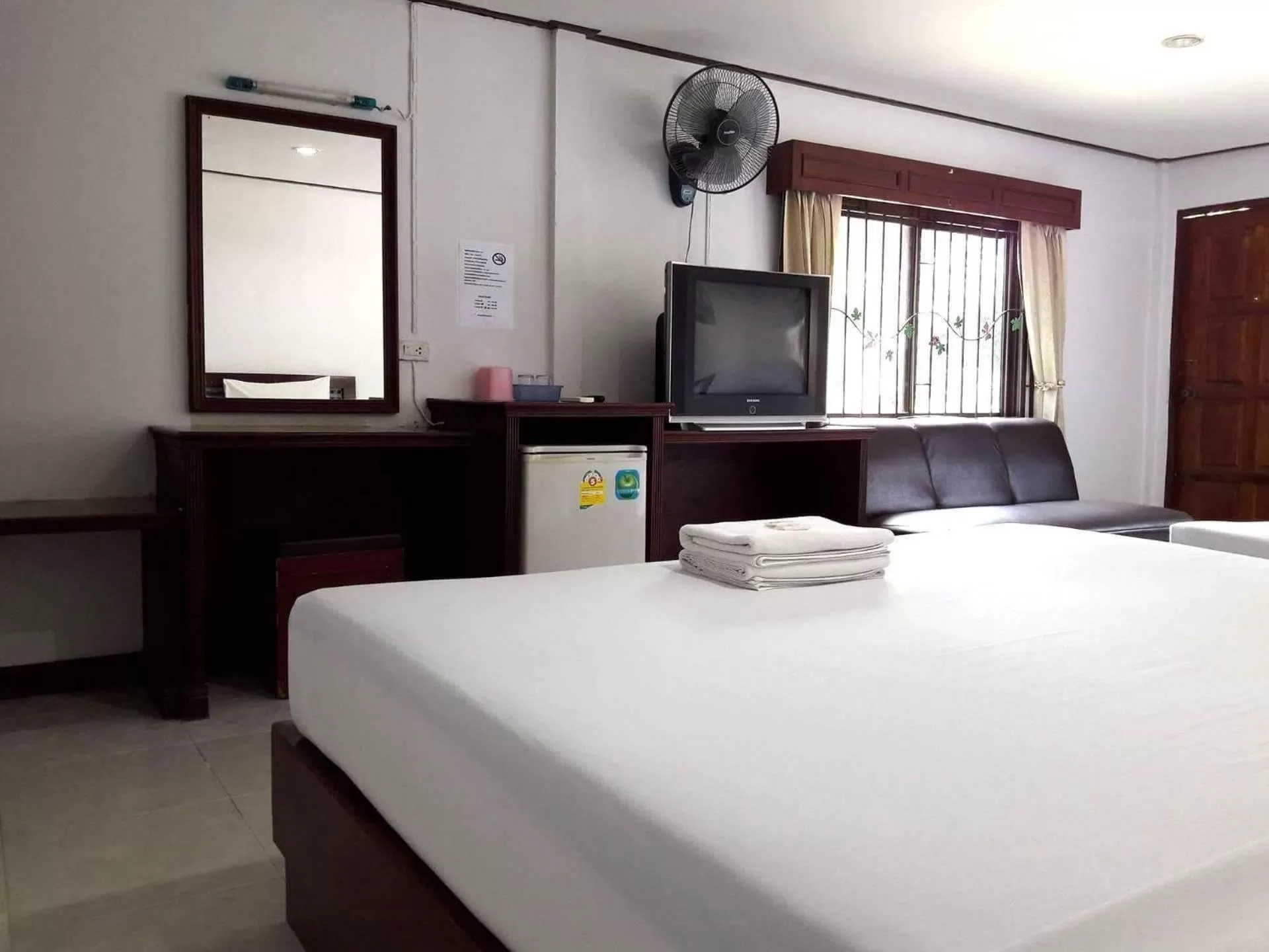 Bedroom, Bed in โรงแรมฟ้าพราวฝน Fah Proud Fon Hotel
