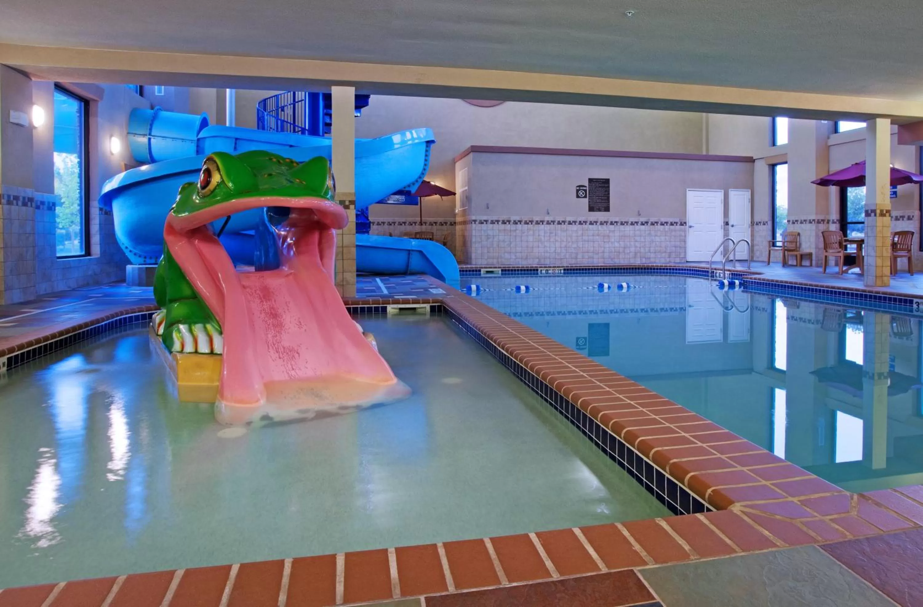 Swimming pool in Holiday Inn Express Hotel & Suites Longmont by IHG