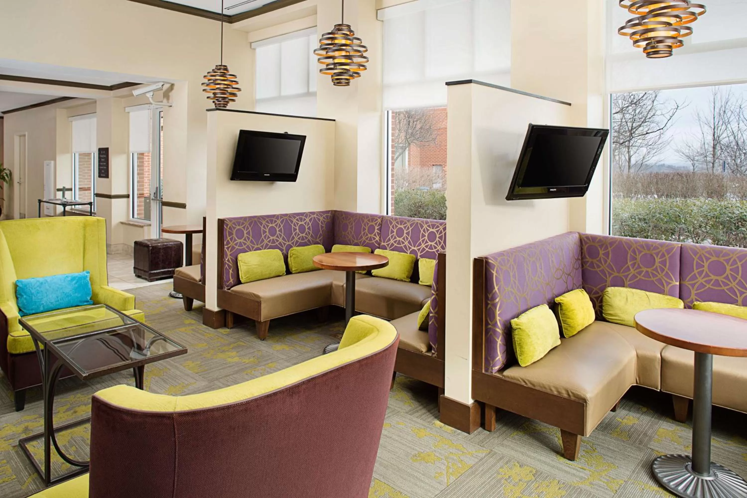 Lobby or reception in Hilton Garden Inn Hartford North-Bradley International Airport