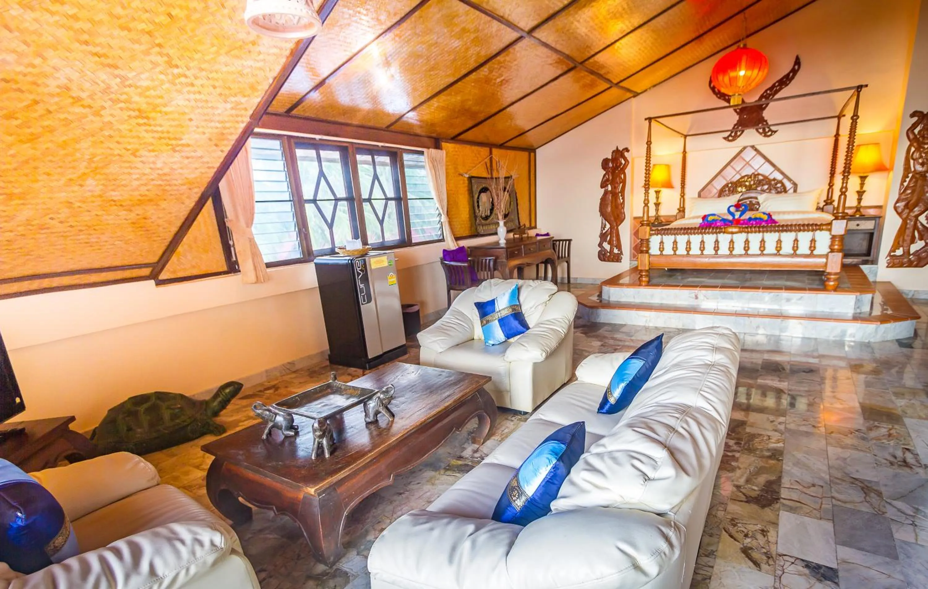 Living room, Bed in Laguna Beach Club Resort