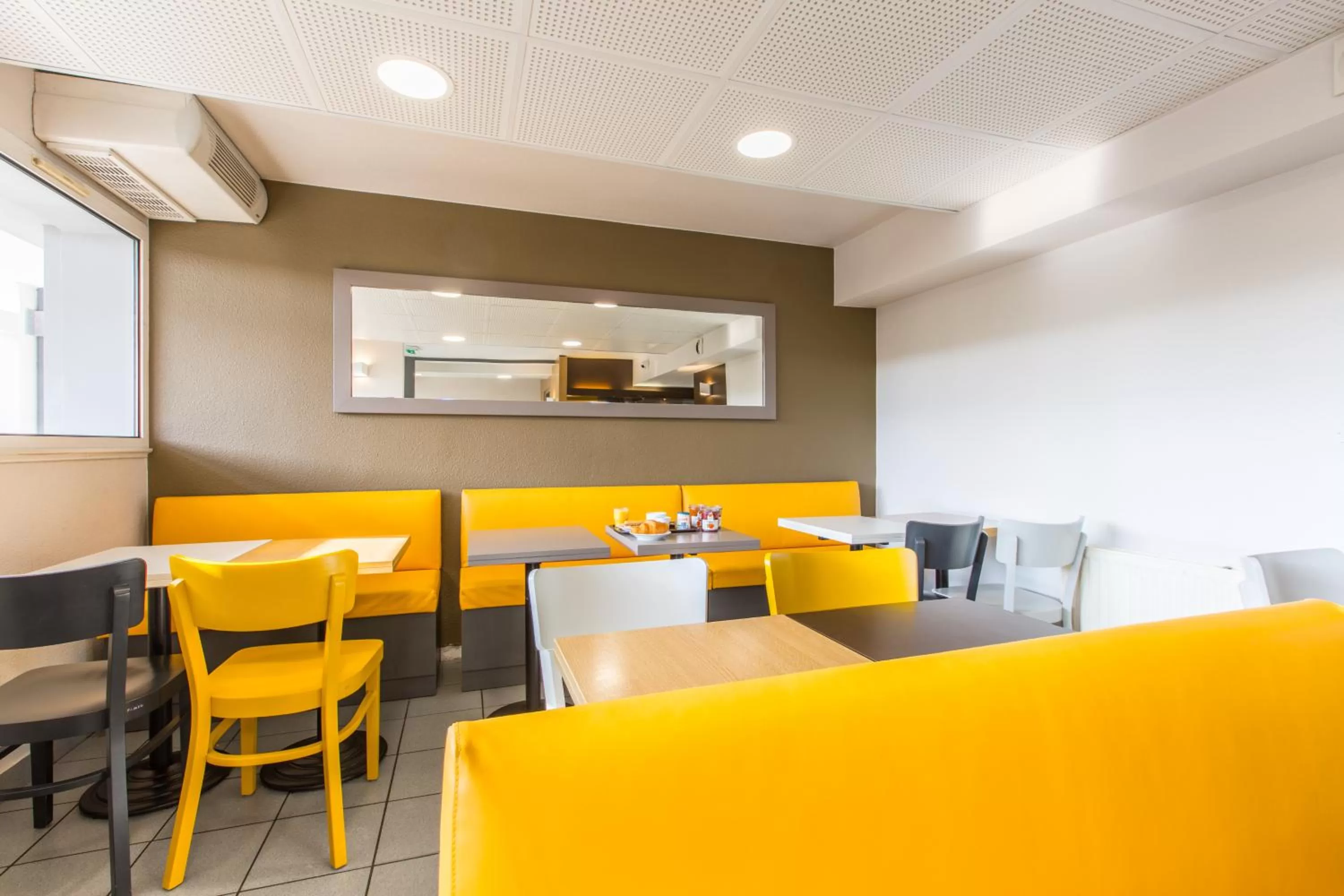 Buffet breakfast, Restaurant/Places to Eat in B&B HOTEL Orléans