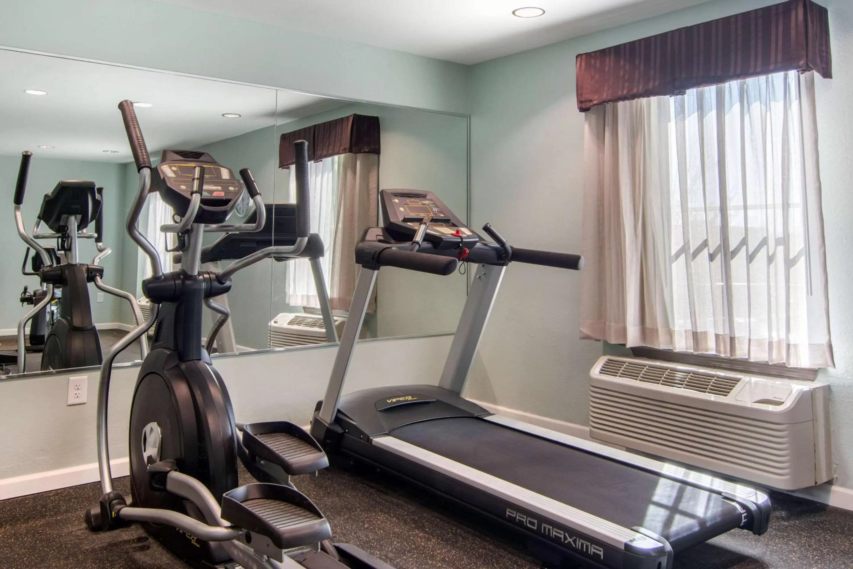 Fitness centre/facilities in Clarion Inn & Suites Atlanta Downtown
